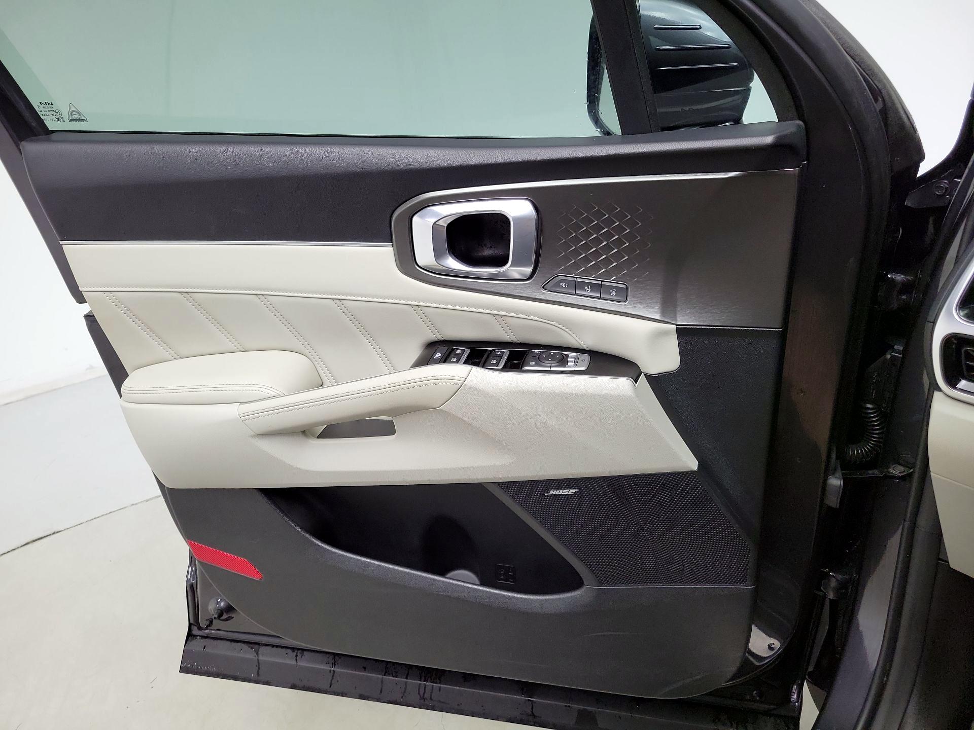 Thumbnail: 2023 Kia Sorento - 12