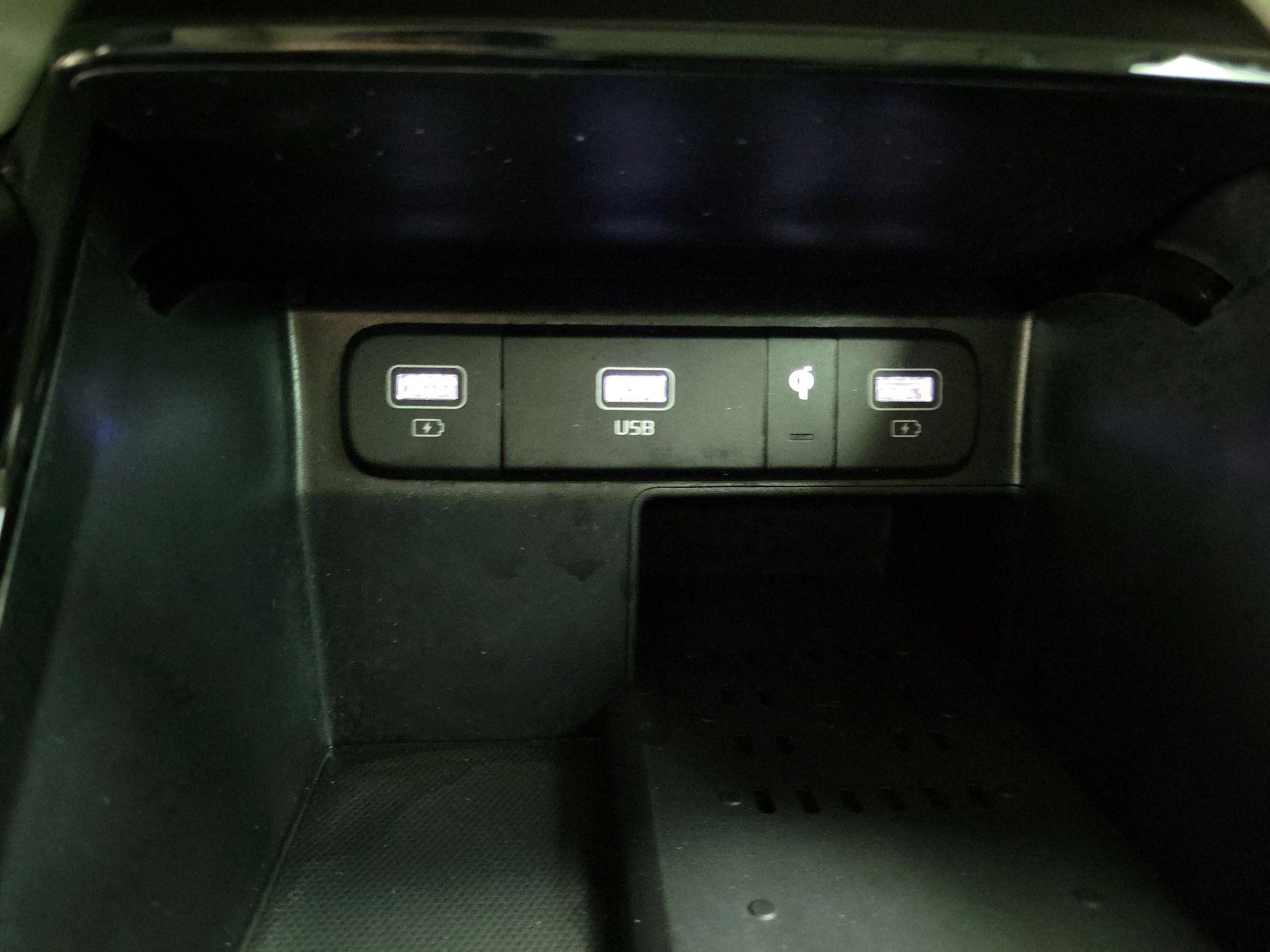 Thumbnail: 2023 Kia Sorento - 19