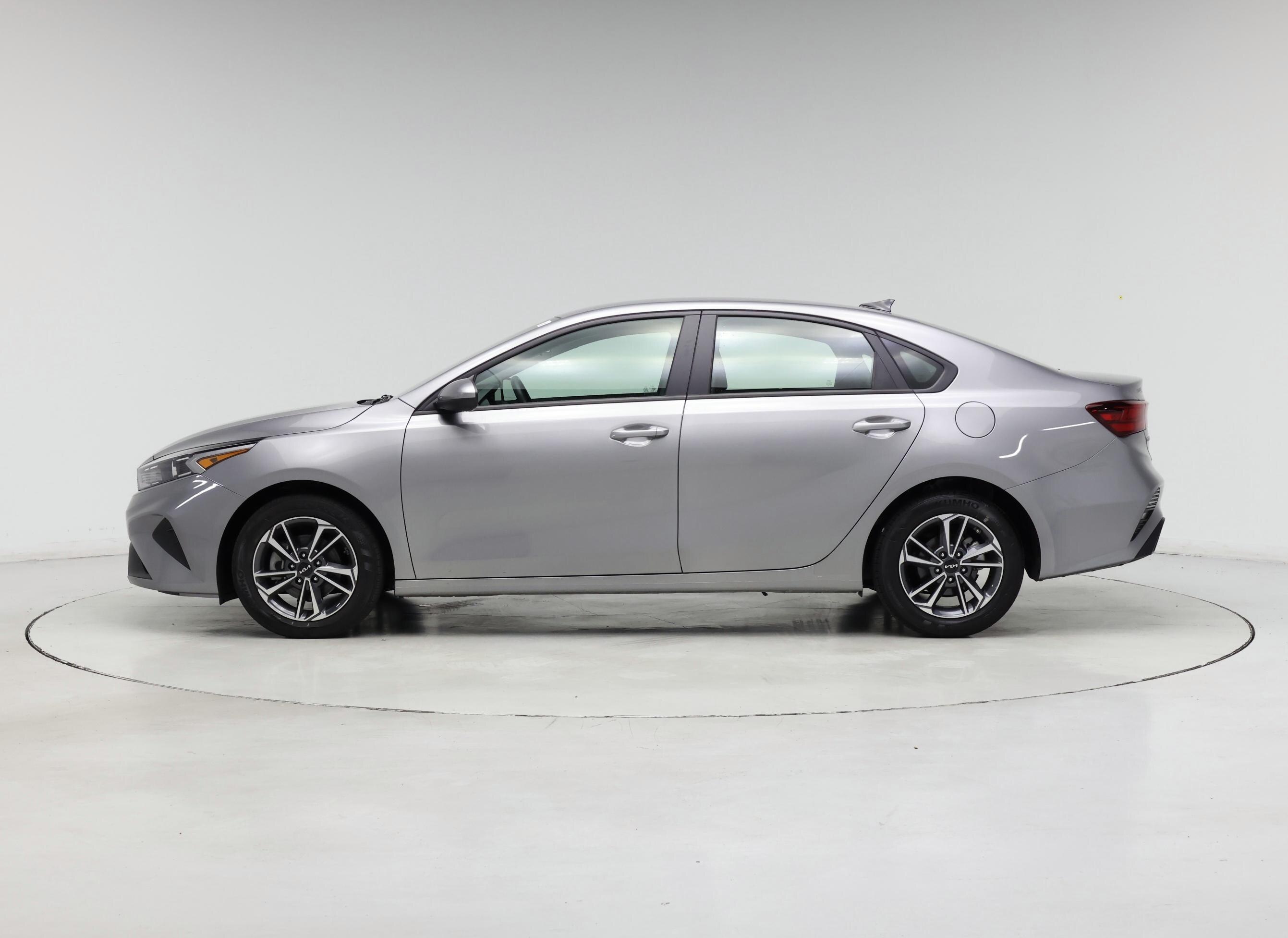 Thumbnail: 2024 Kia Forte - 3