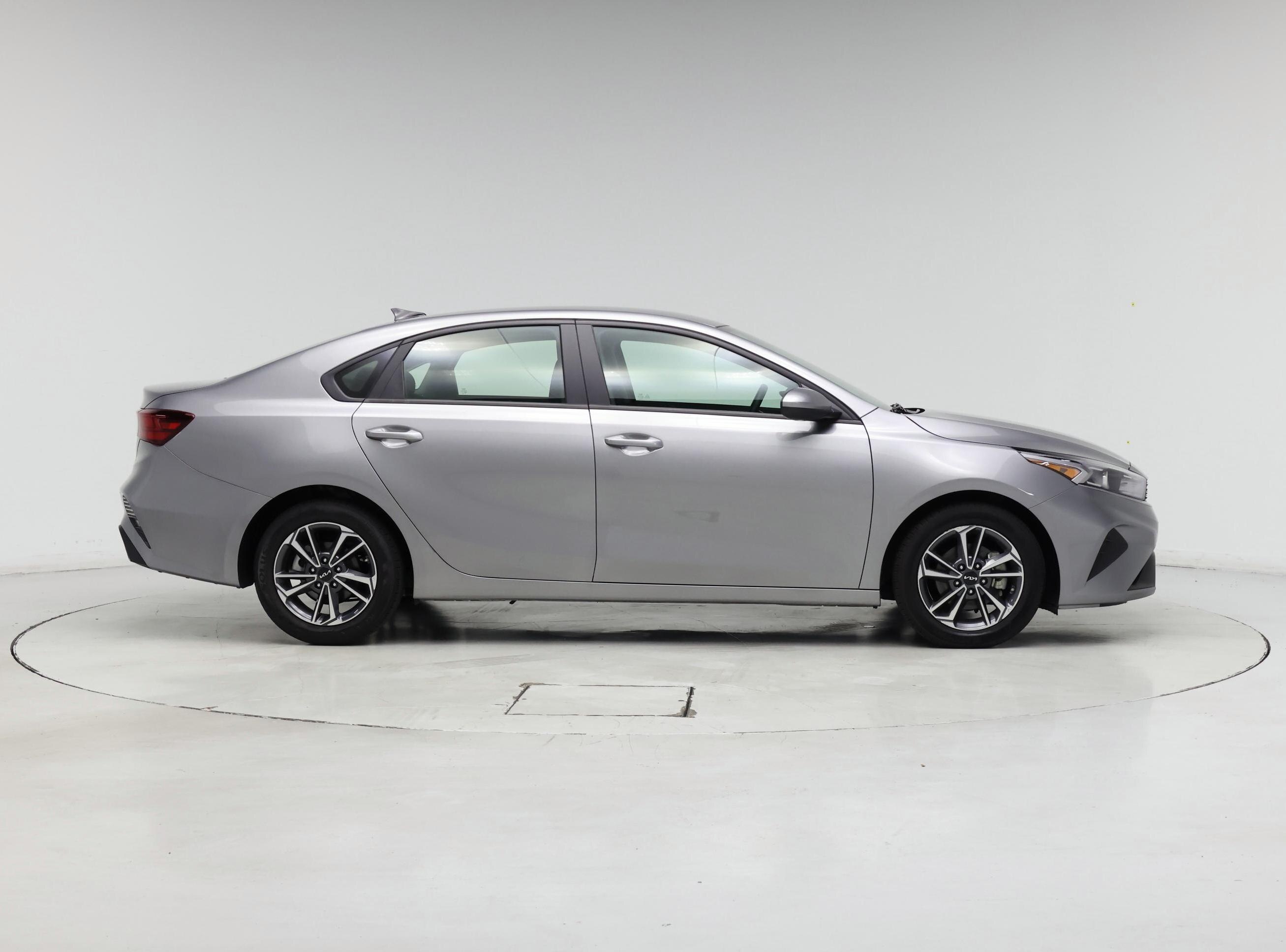 Thumbnail: 2024 Kia Forte - 7