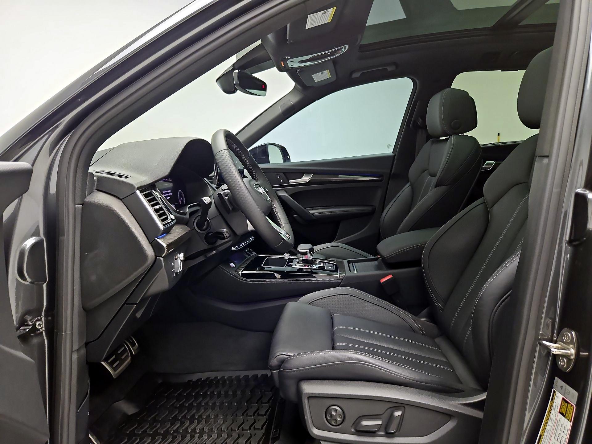 Thumbnail: 2023 Audi SQ5 - 11