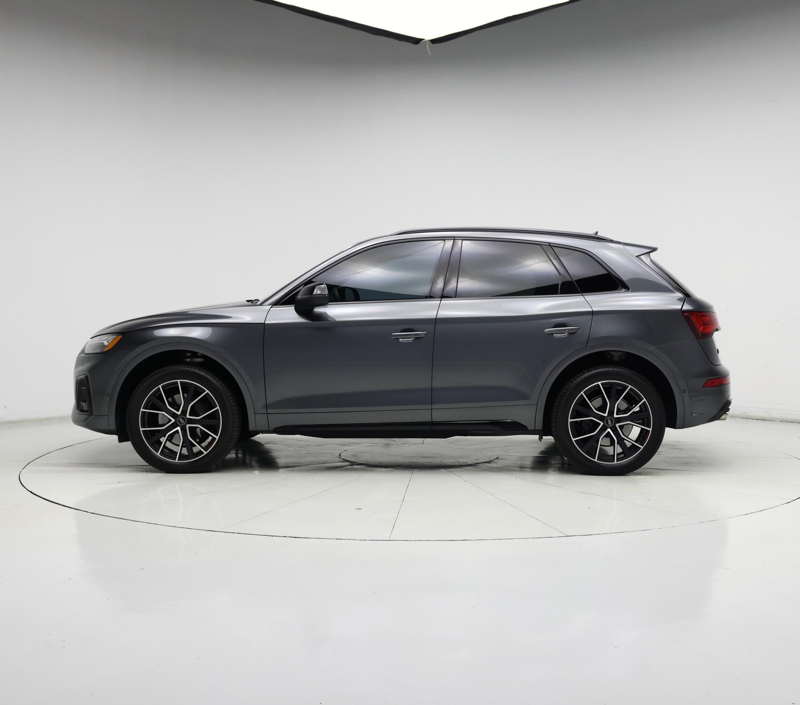 Thumbnail: 2023 Audi SQ5 - 3