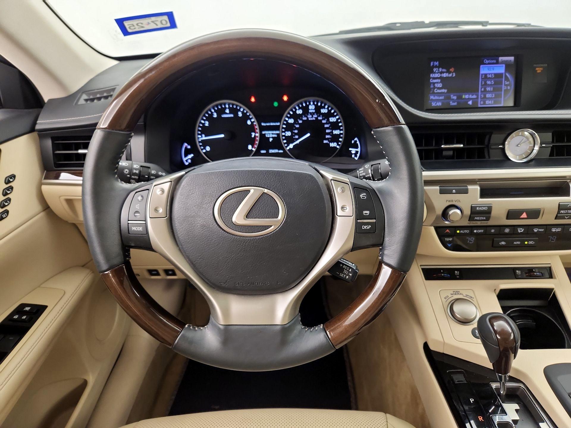 Thumbnail: 2014 Lexus ES - 10