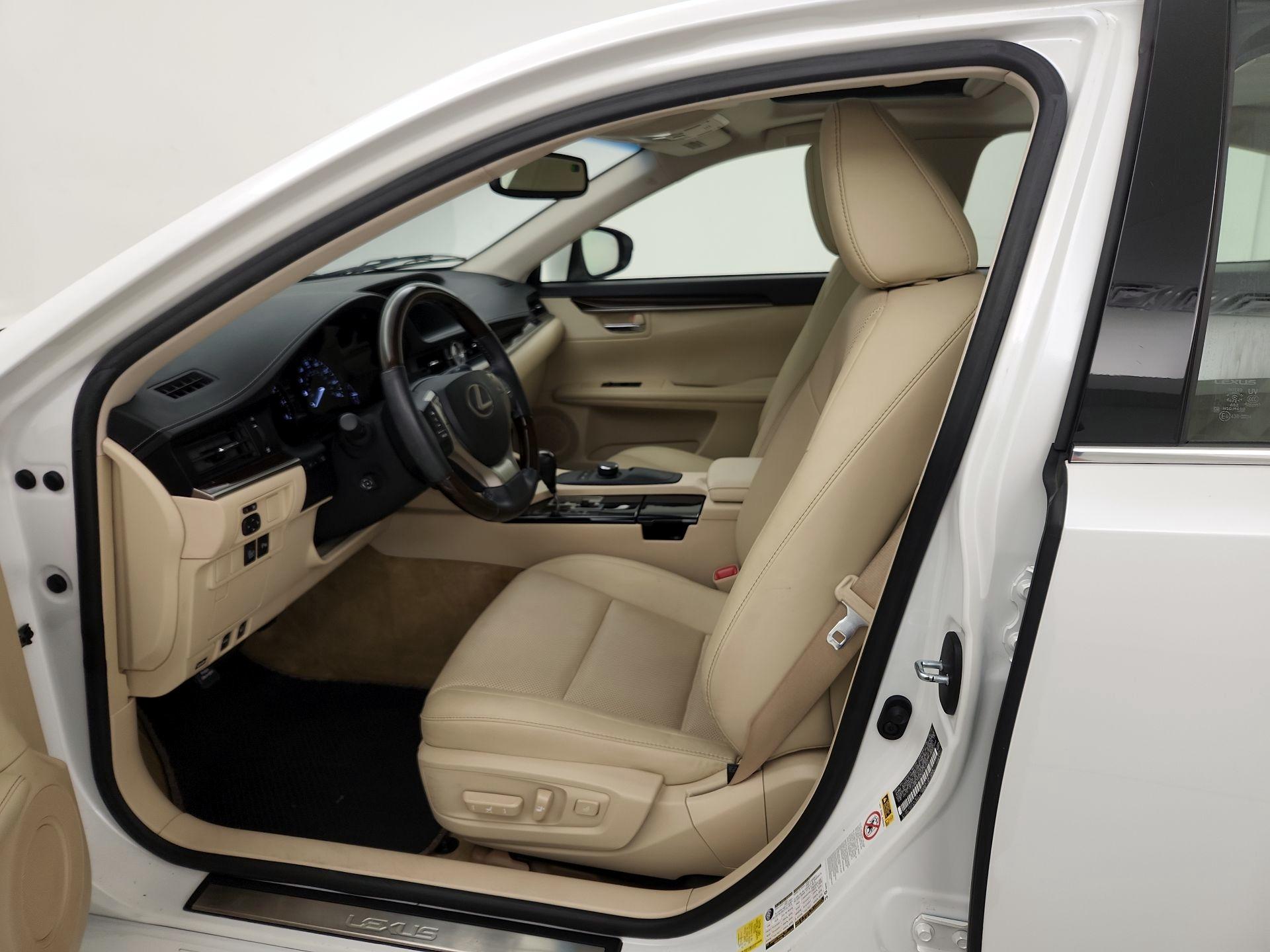 Thumbnail: 2014 Lexus ES - 11