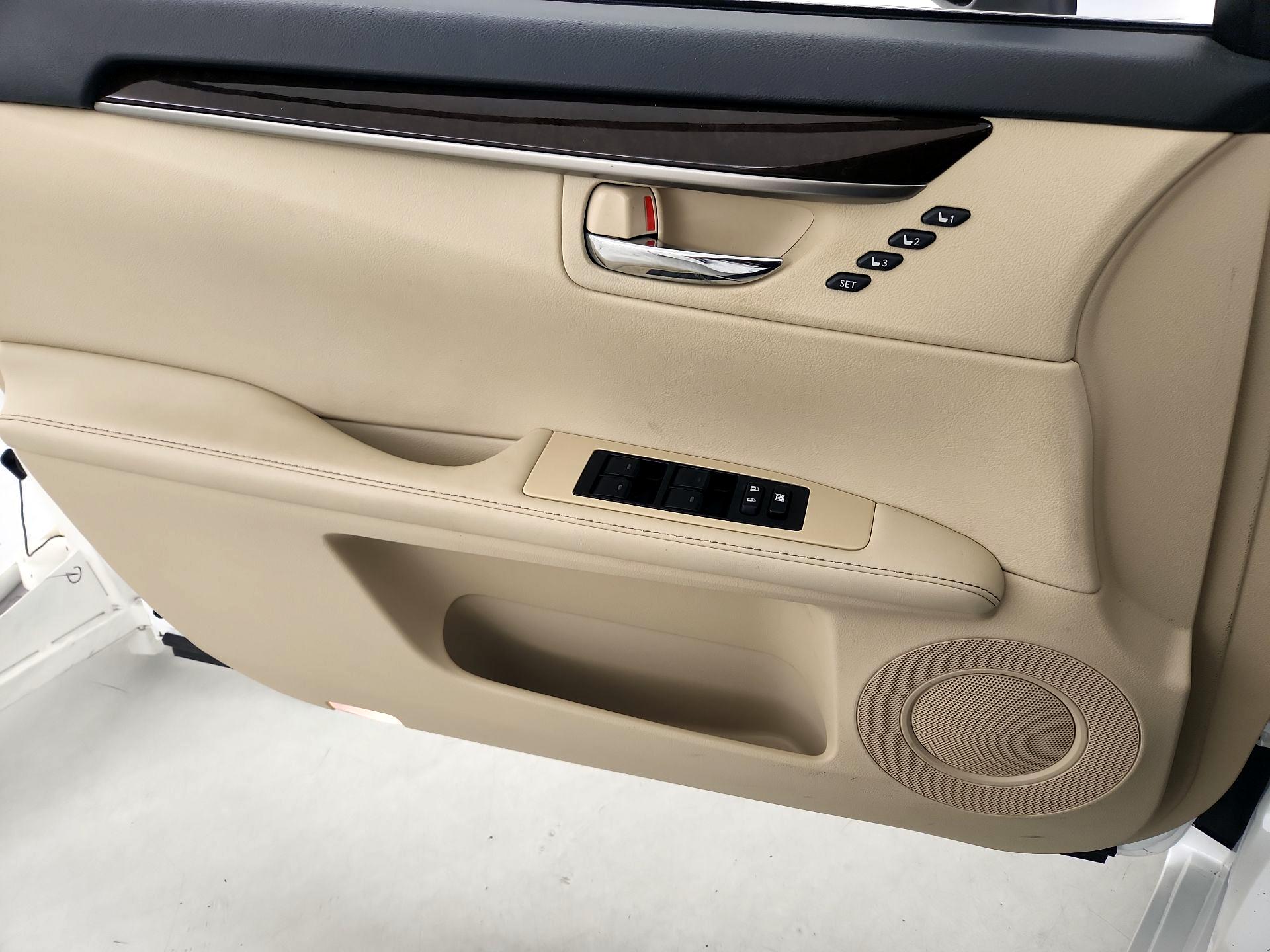 Thumbnail: 2014 Lexus ES - 12