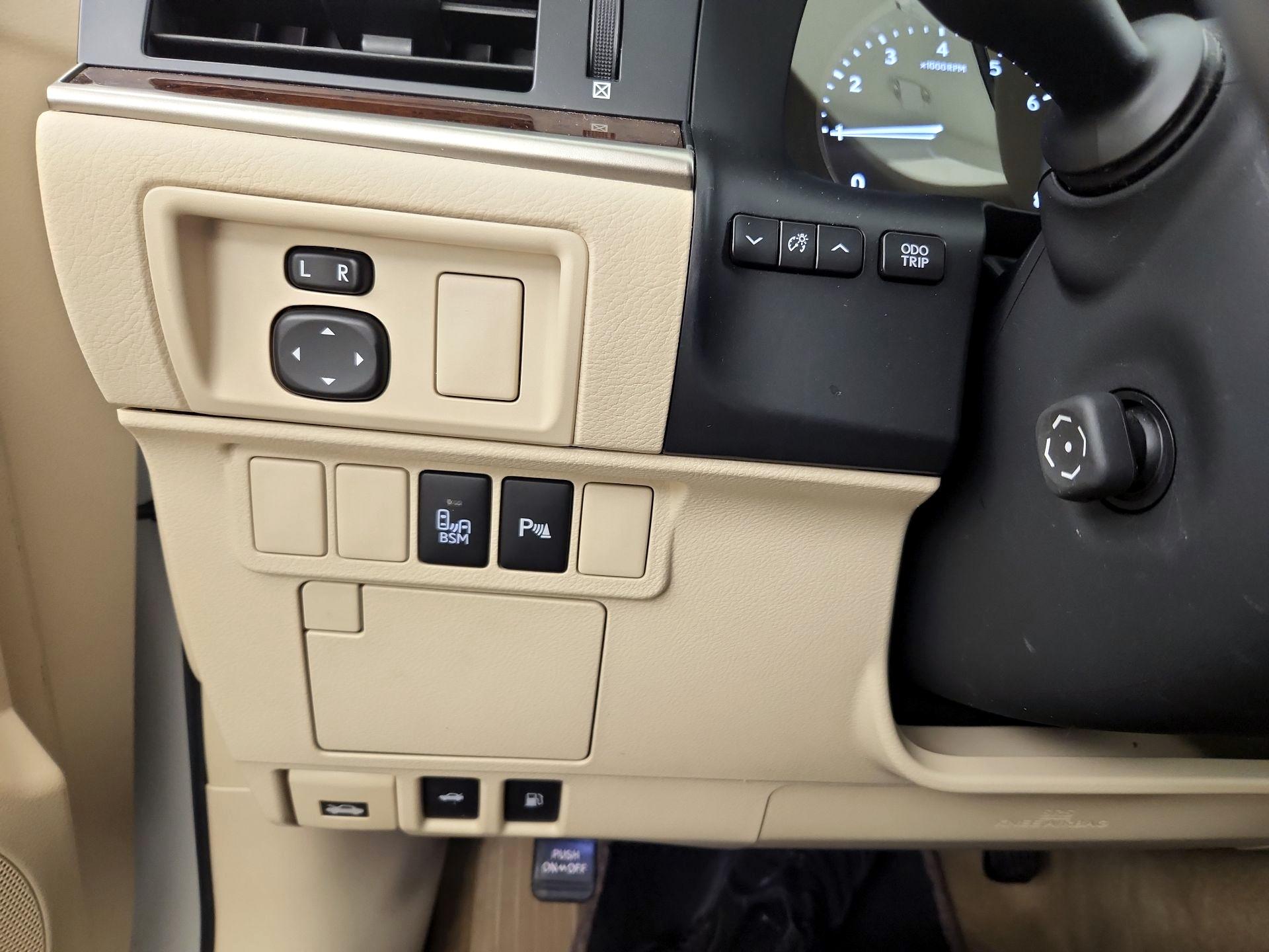 Thumbnail: 2014 Lexus ES - 13