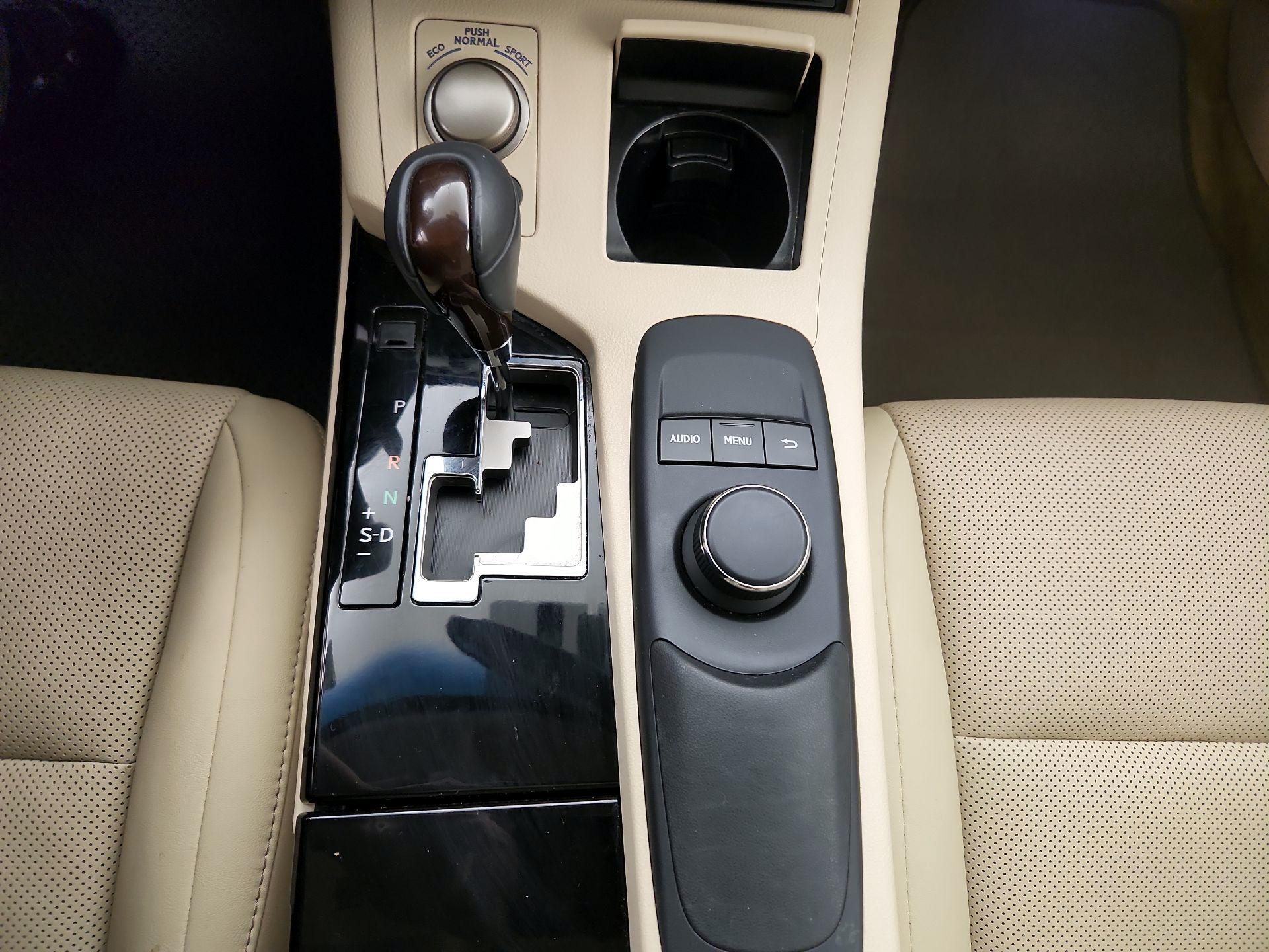 Thumbnail: 2014 Lexus ES - 17