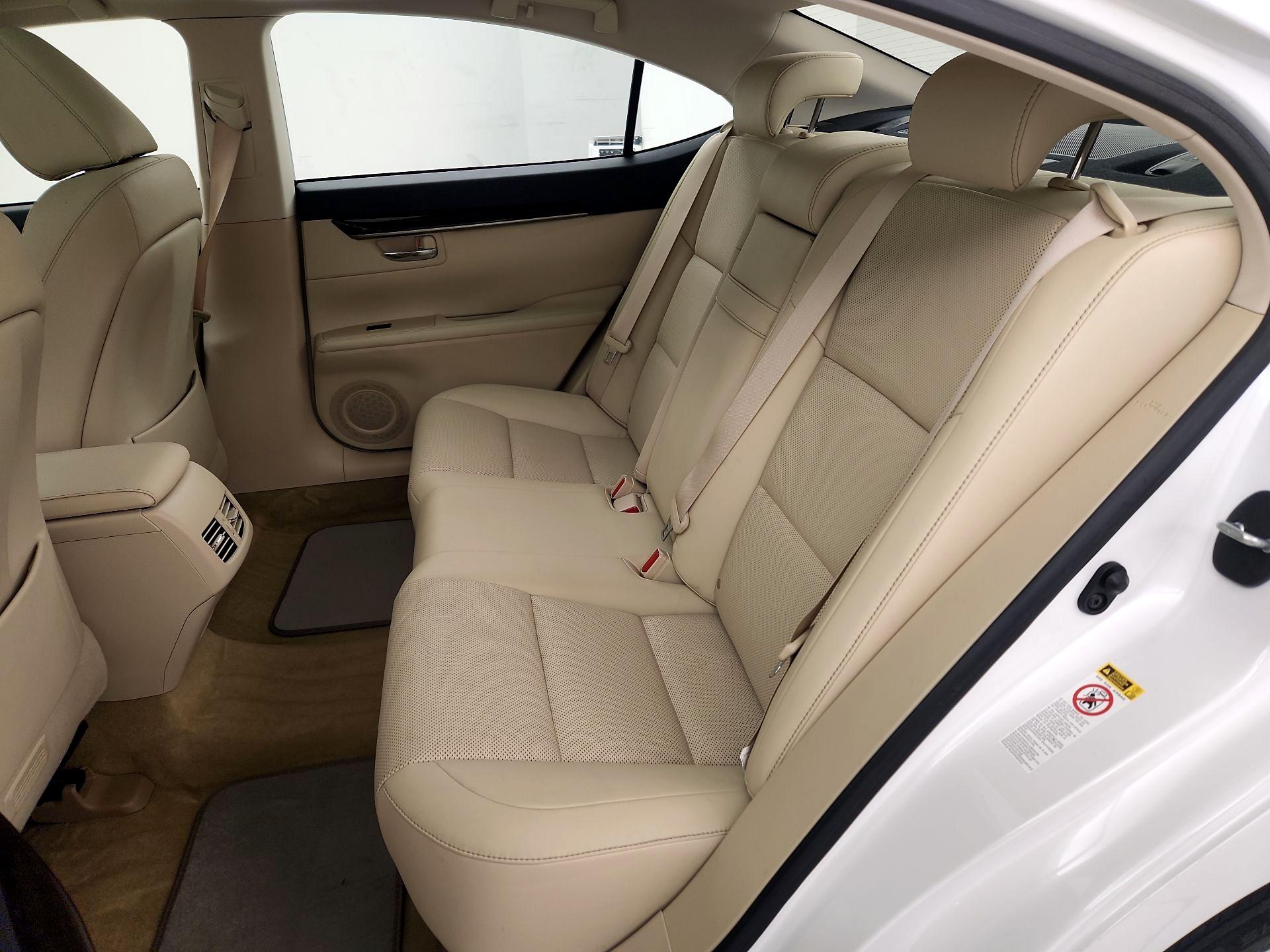 Thumbnail: 2014 Lexus ES - 20