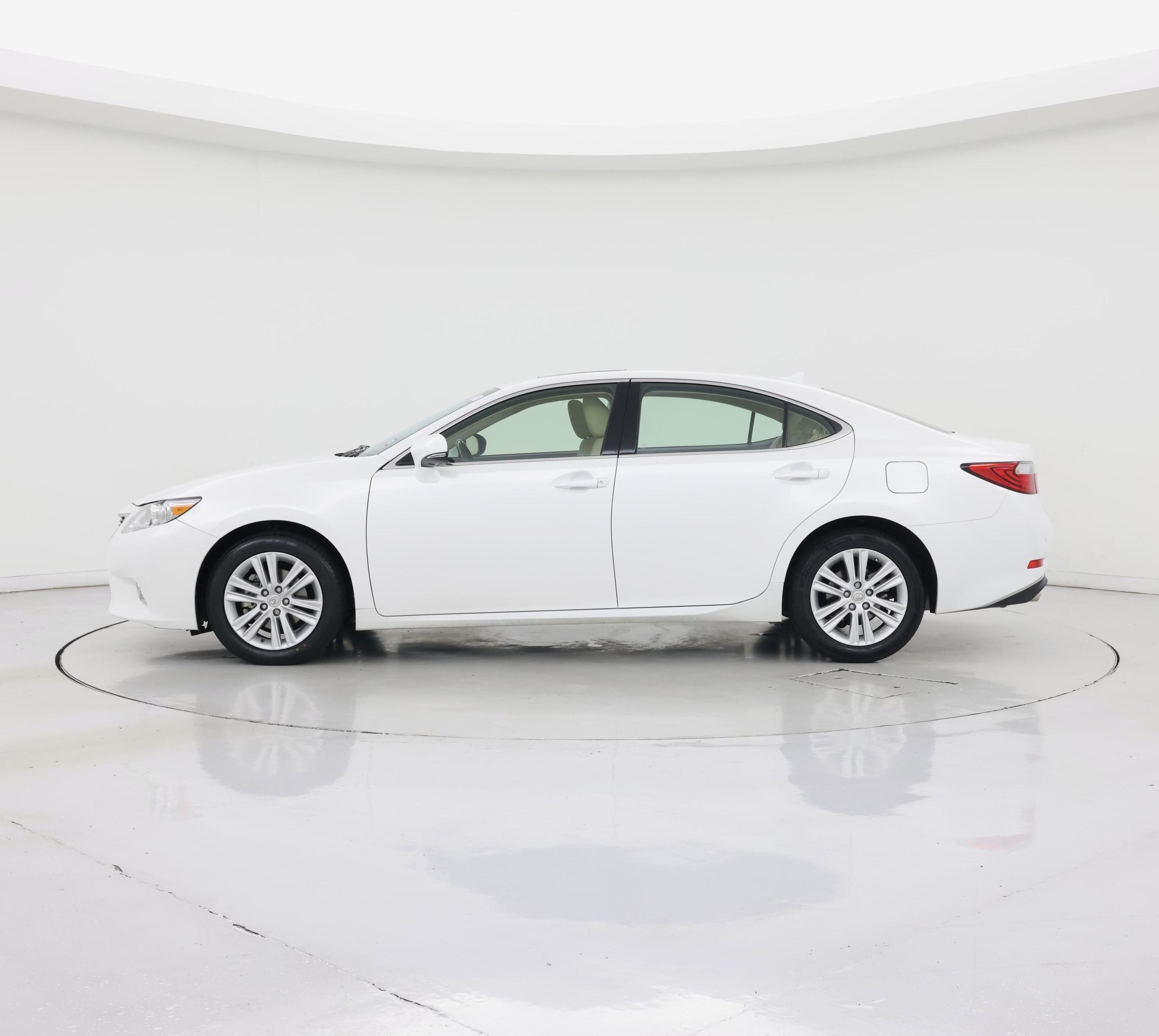 Thumbnail: 2014 Lexus ES - 3
