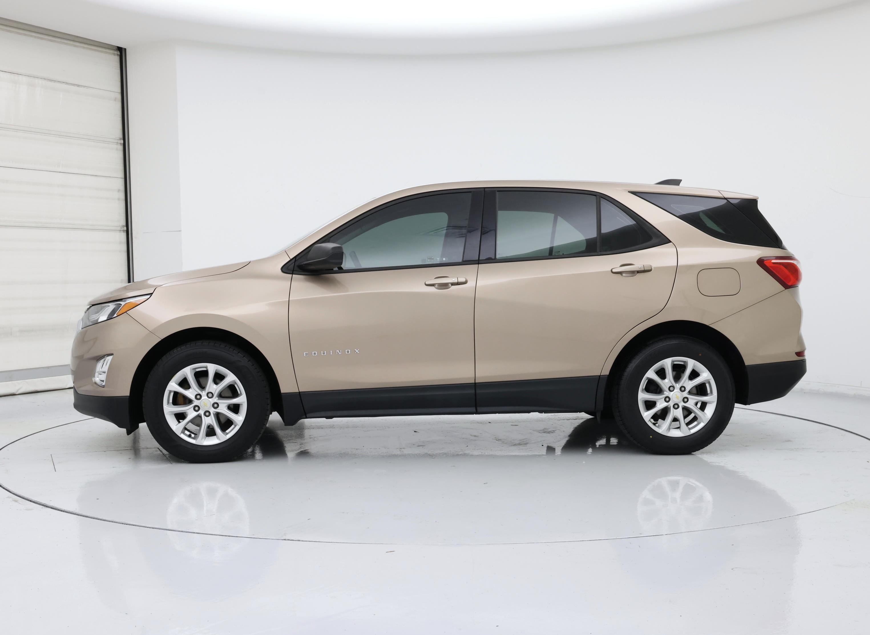 Thumbnail: 2019 Chevrolet Equinox - 3