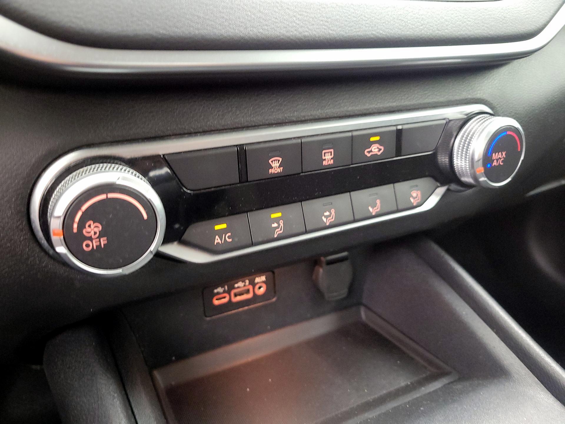 Thumbnail: 2019 Nissan Altima - 16