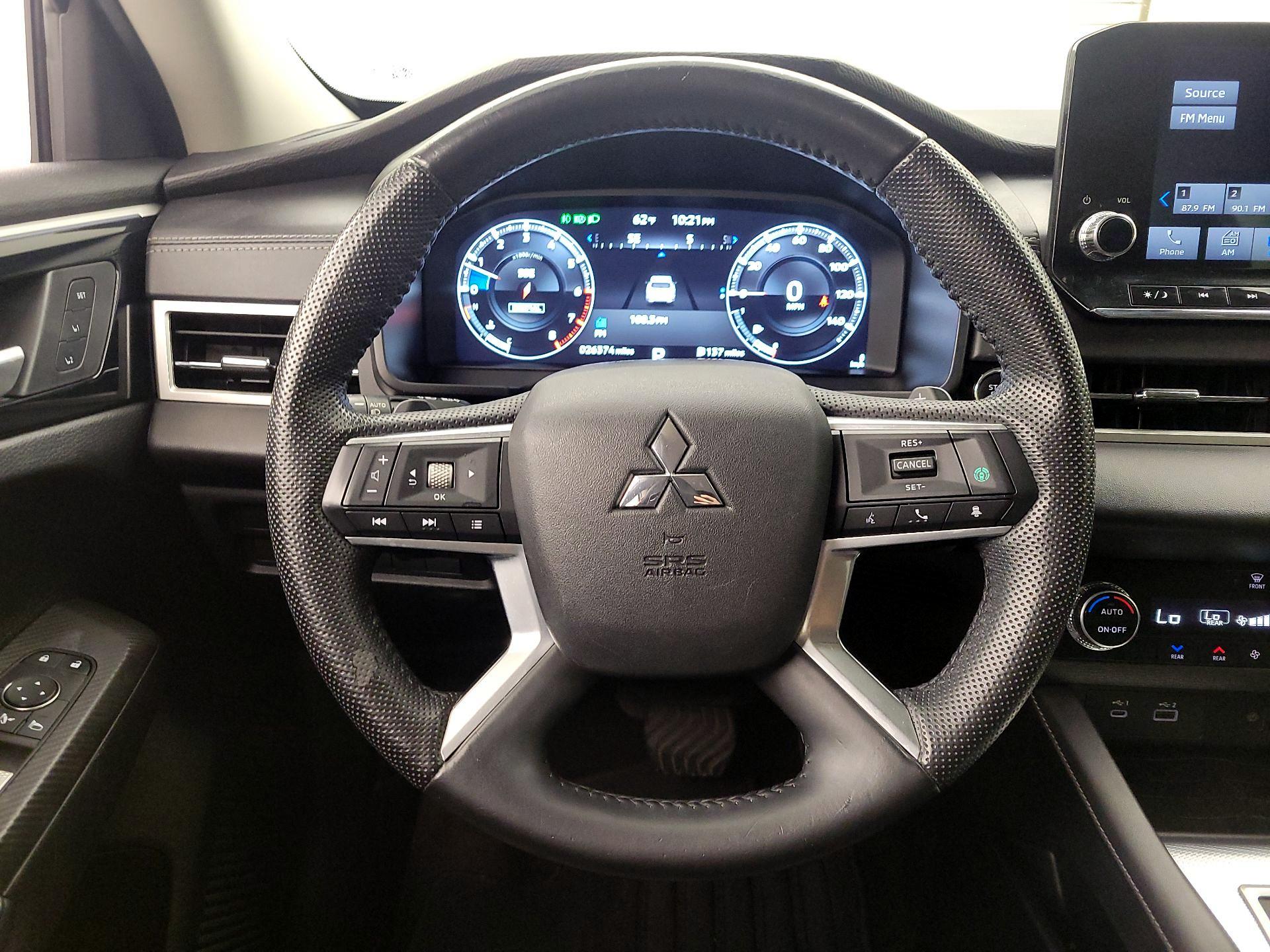 Thumbnail: 2023 Mitsubishi Outlander - 10