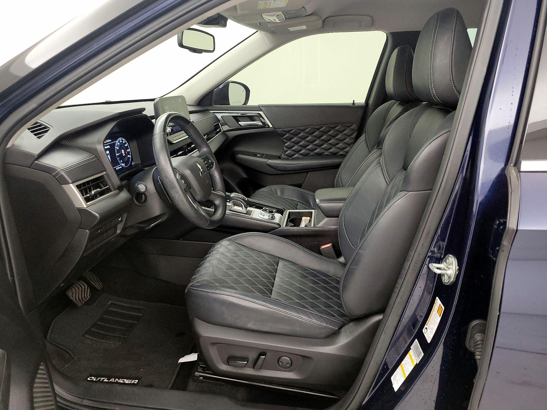 Thumbnail: 2023 Mitsubishi Outlander - 11