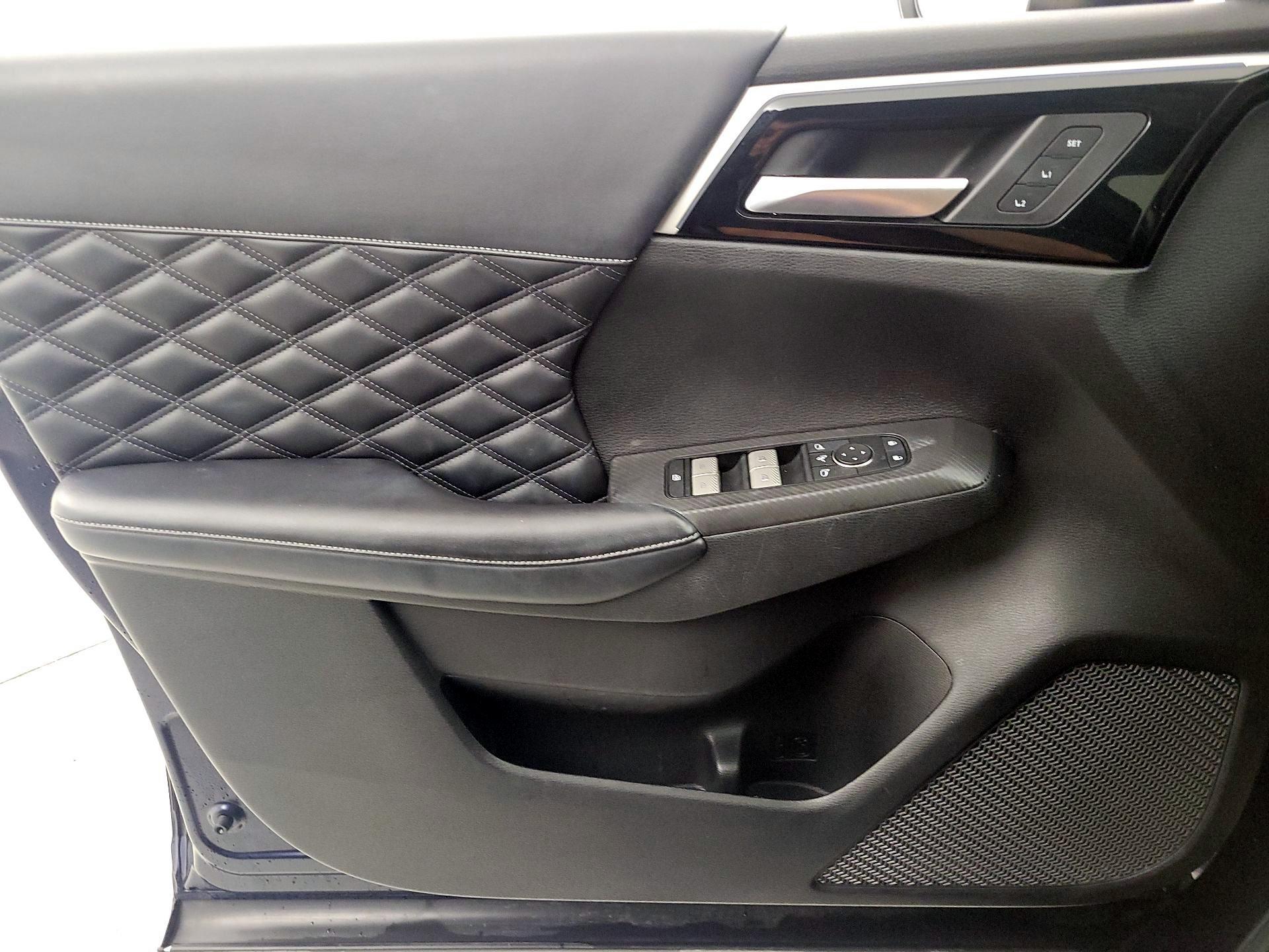 Thumbnail: 2023 Mitsubishi Outlander - 12