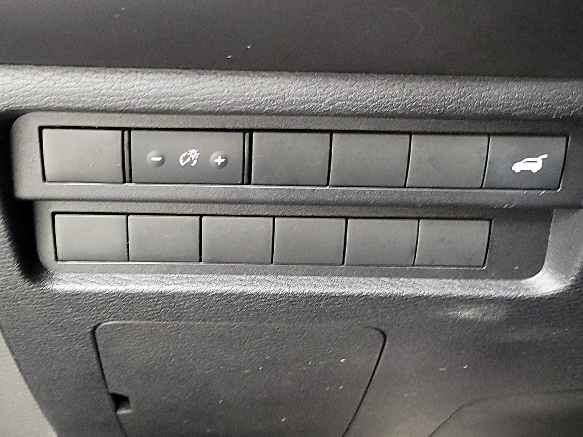 Thumbnail: 2023 Mitsubishi Outlander - 13