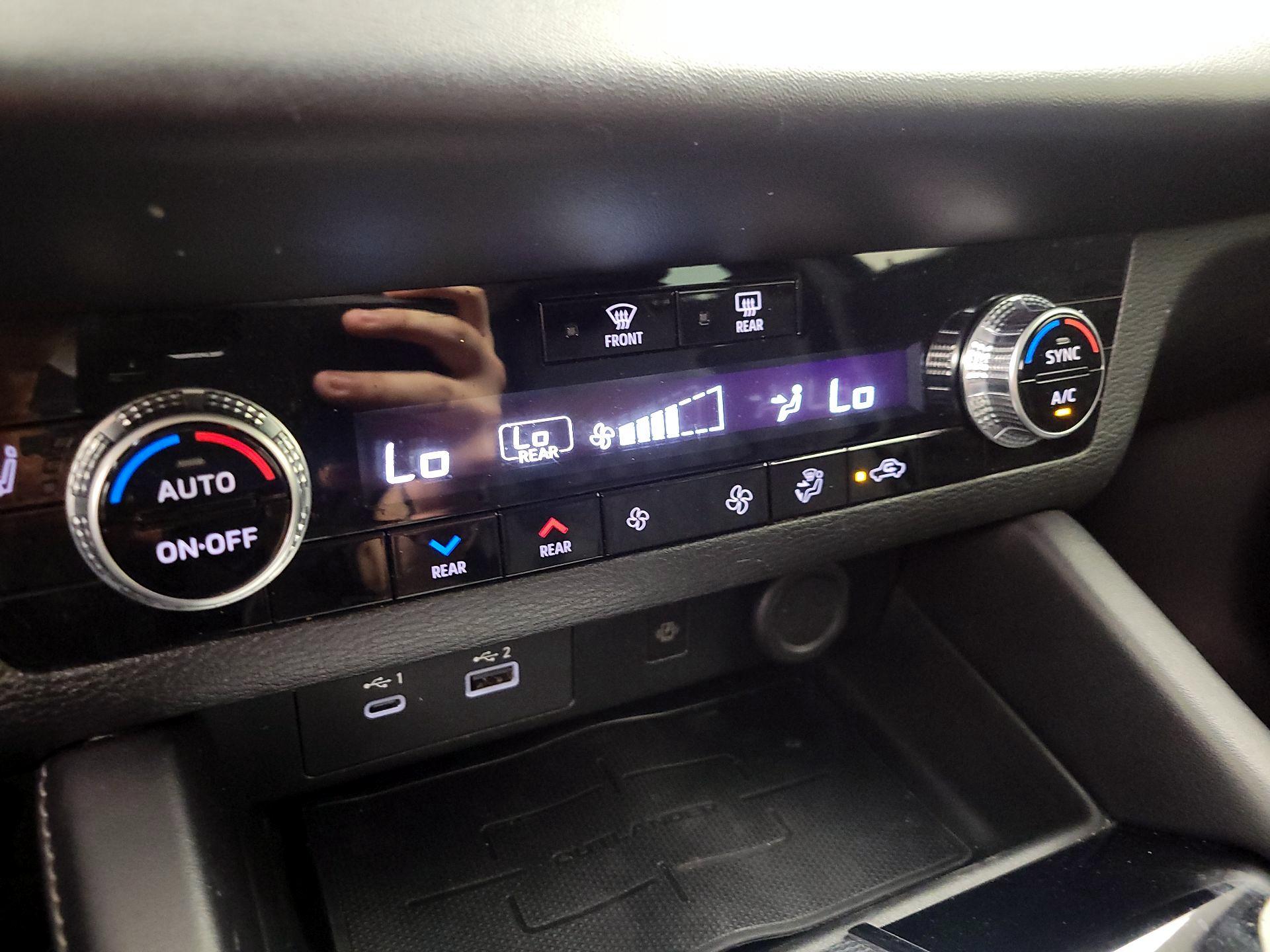 Thumbnail: 2023 Mitsubishi Outlander - 16