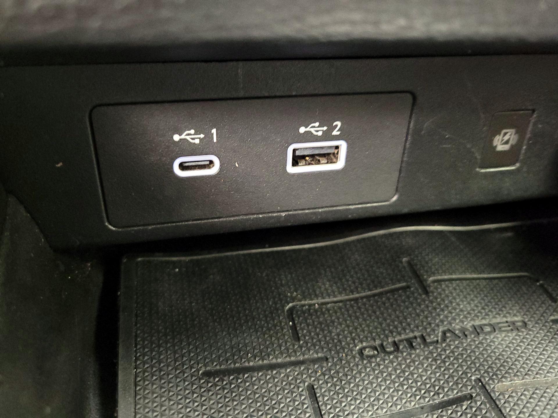 Thumbnail: 2023 Mitsubishi Outlander - 18