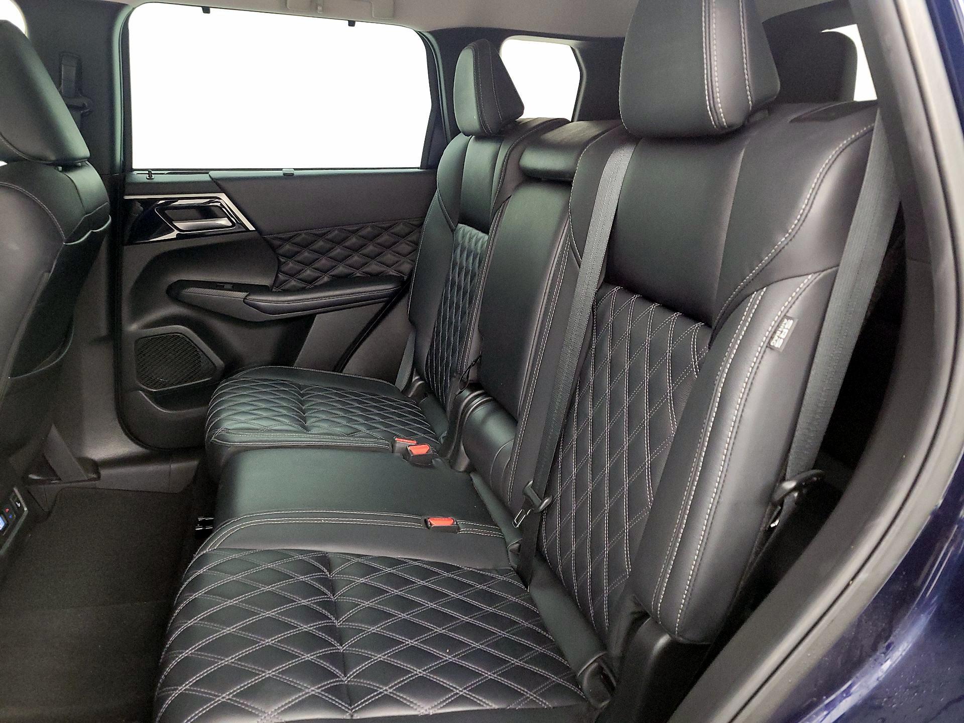 Thumbnail: 2023 Mitsubishi Outlander - 19