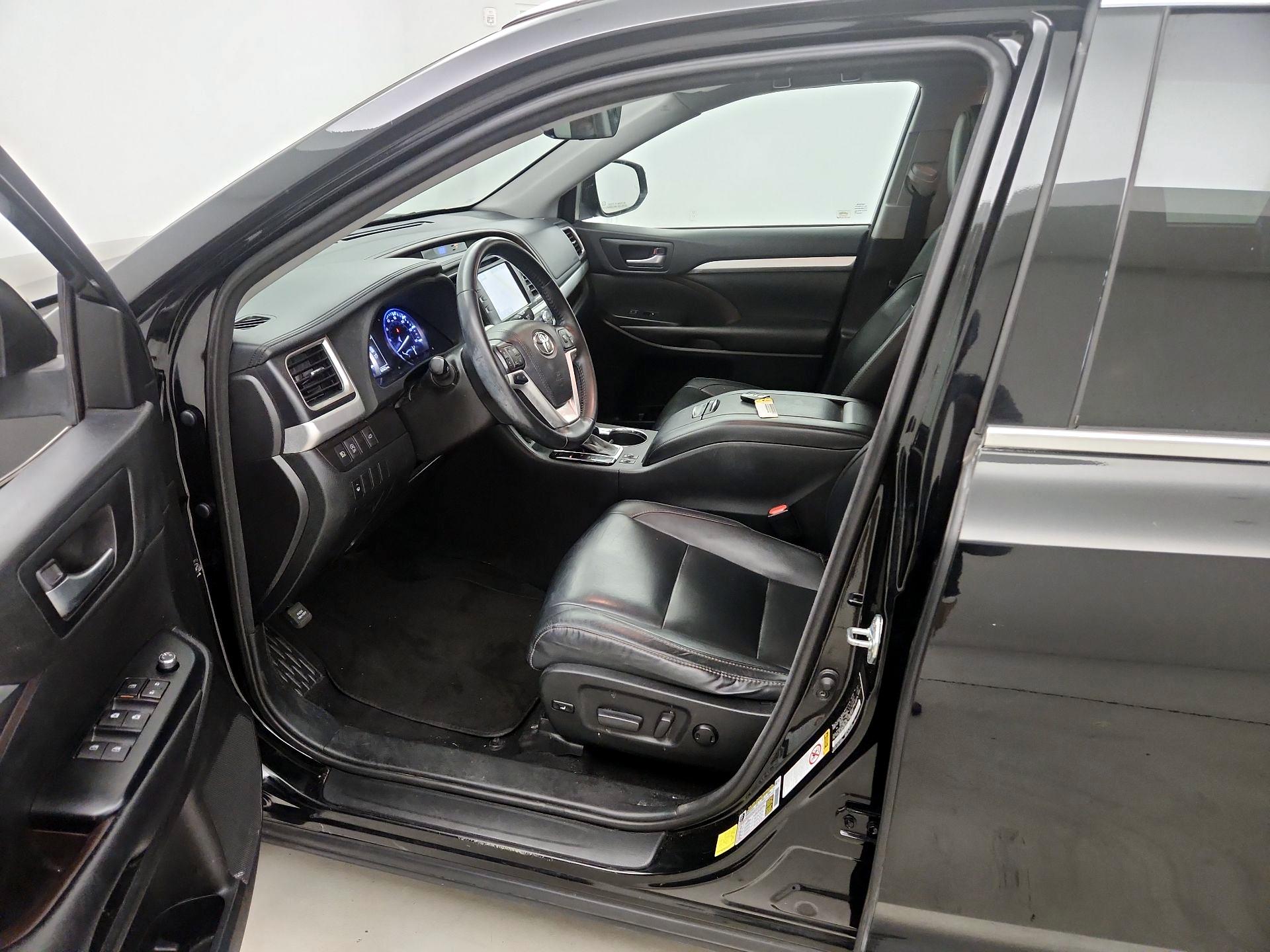 Thumbnail: 2018 Toyota Highlander - 11