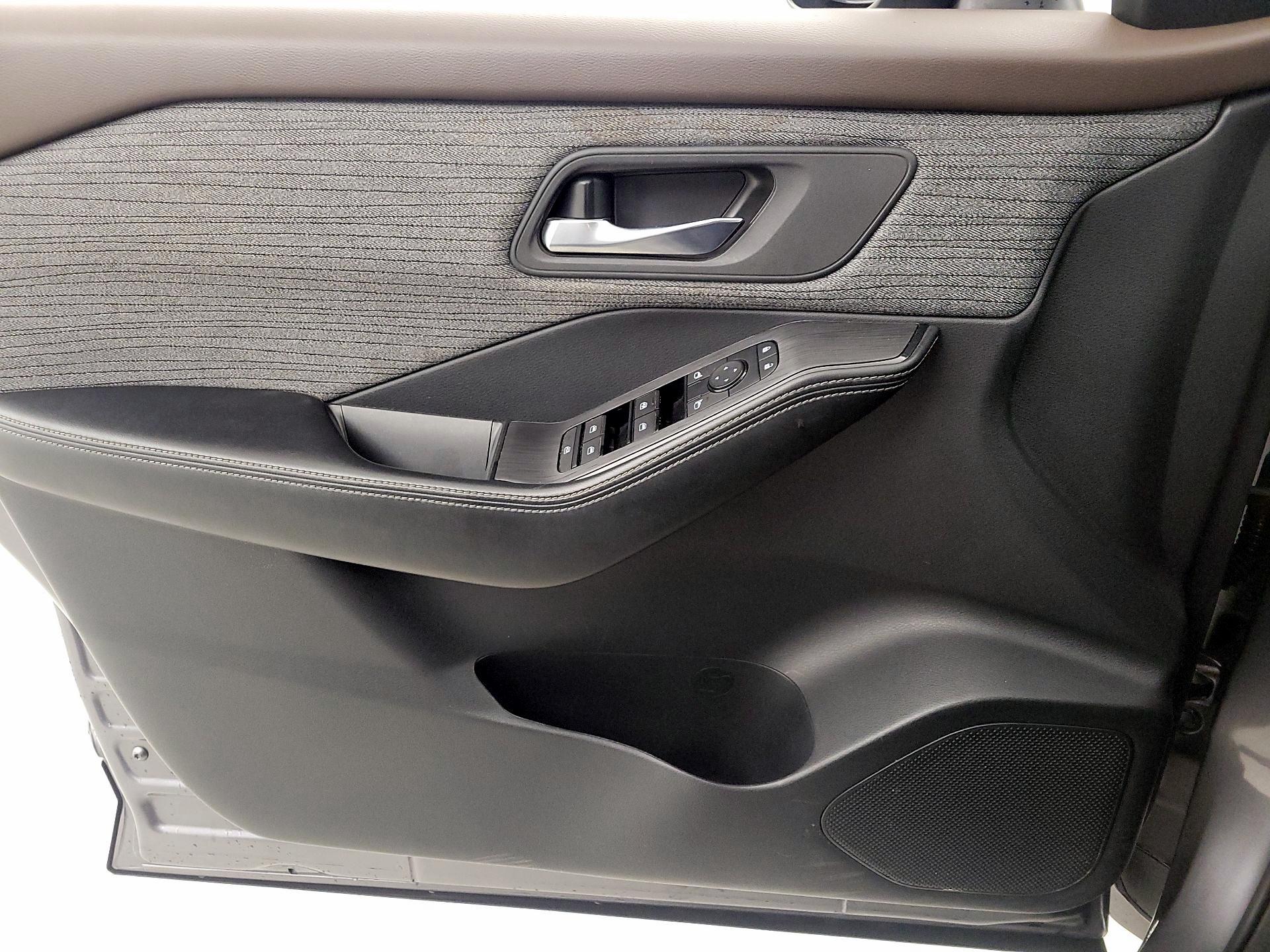 Thumbnail: 2023 Nissan Rogue - 12