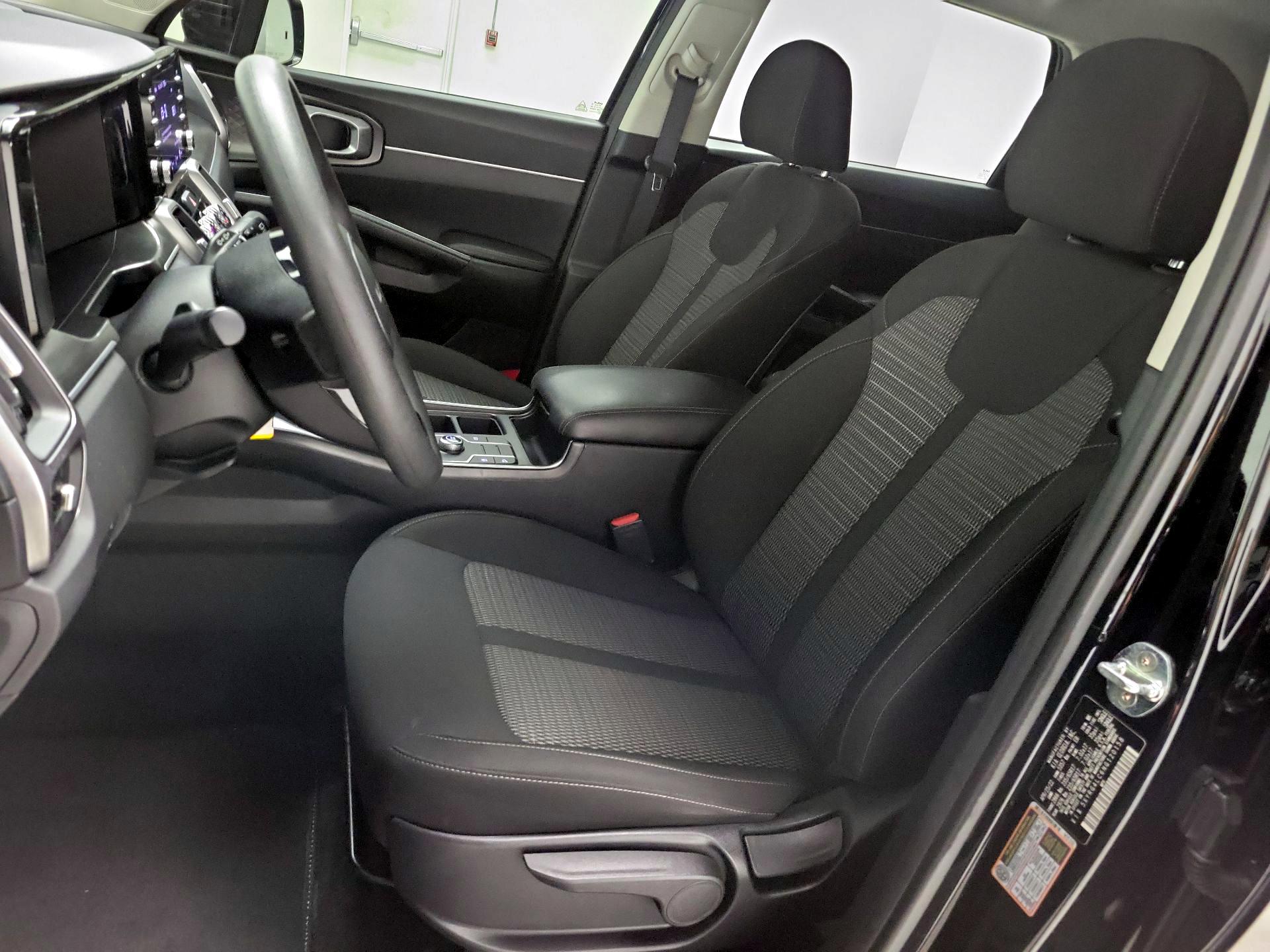 Thumbnail: 2022 Kia Sorento - 11