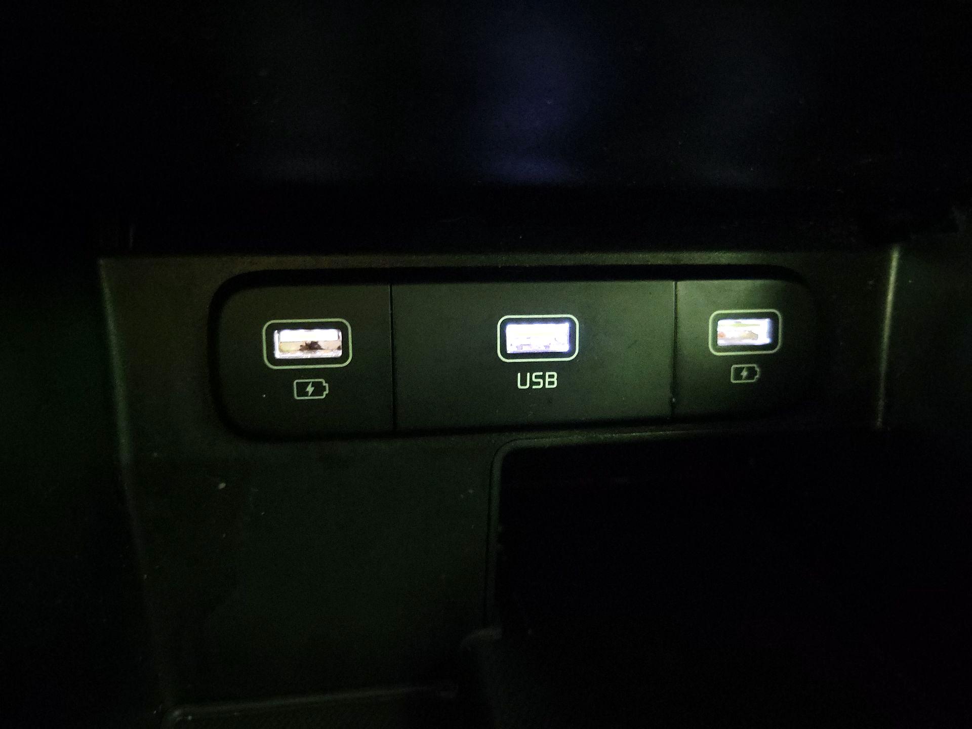 Thumbnail: 2022 Kia Sorento - 18