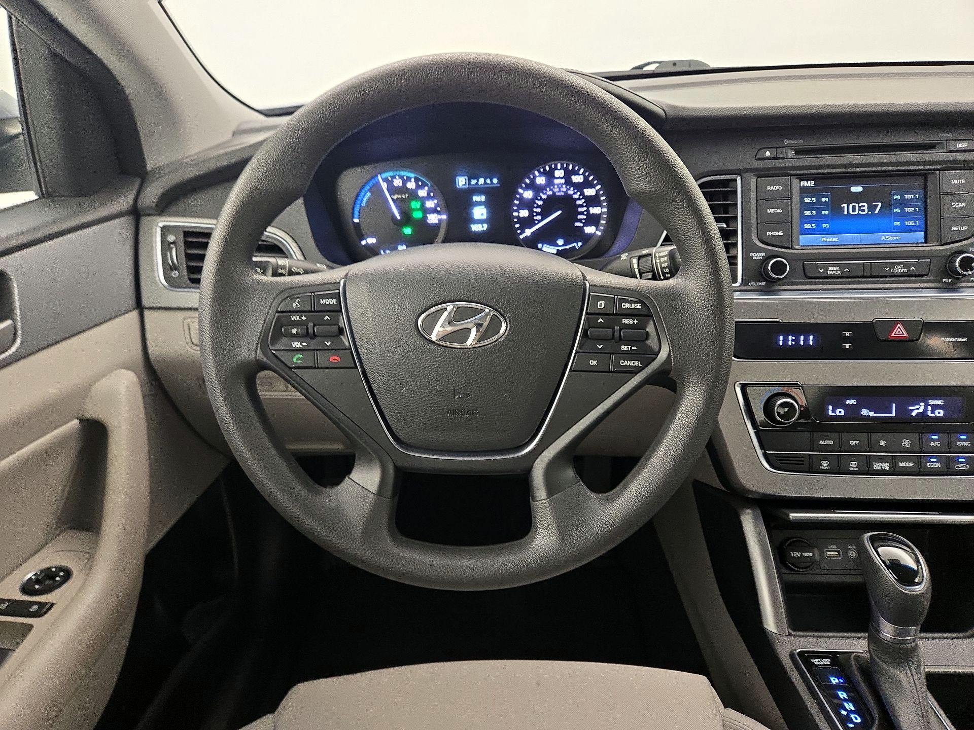 Thumbnail: 2016 Hyundai Sonata - 10