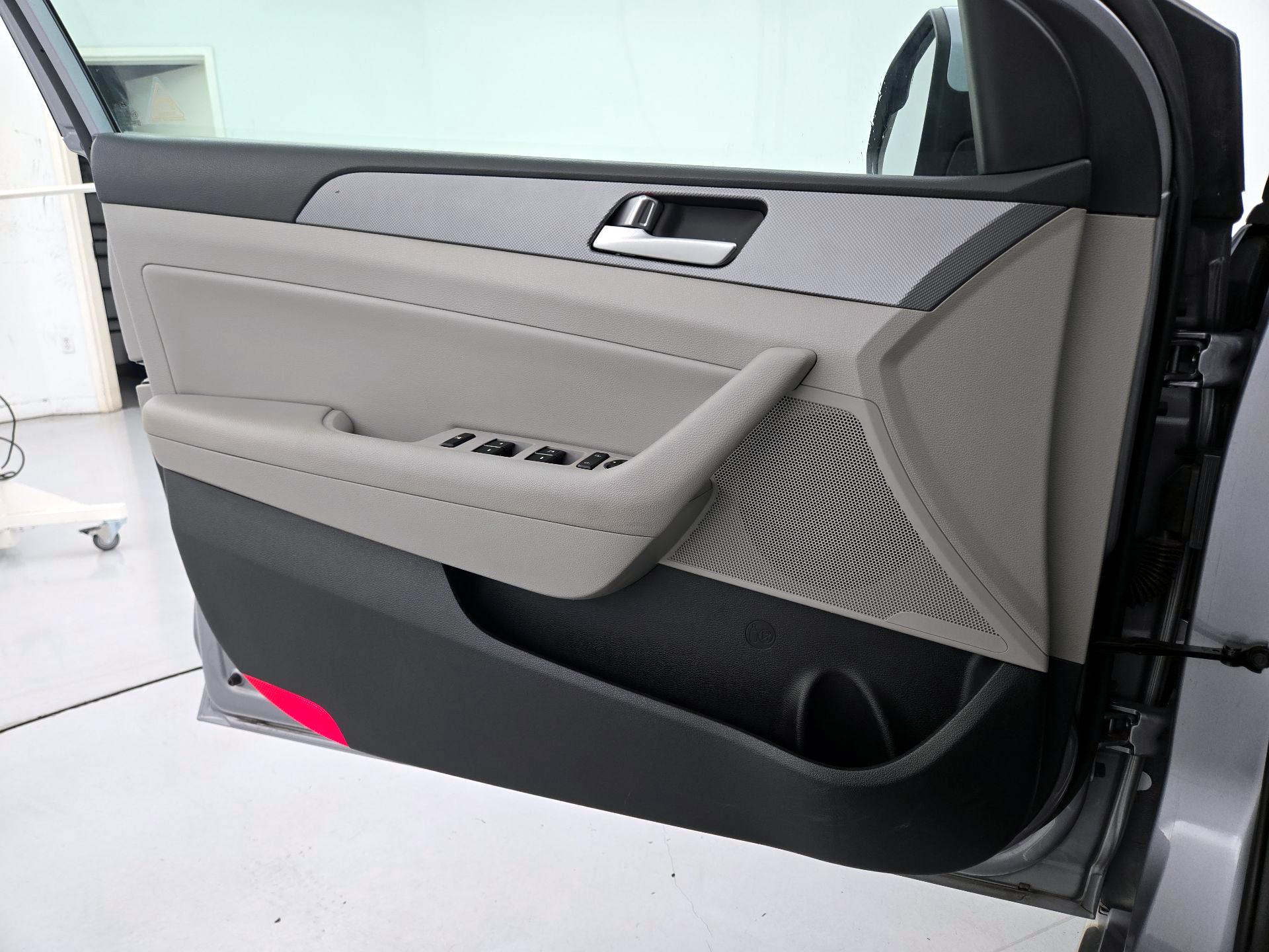 Thumbnail: 2016 Hyundai Sonata - 12