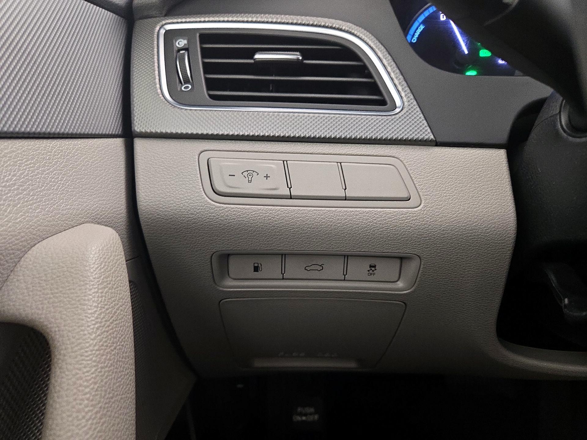 Thumbnail: 2016 Hyundai Sonata - 13