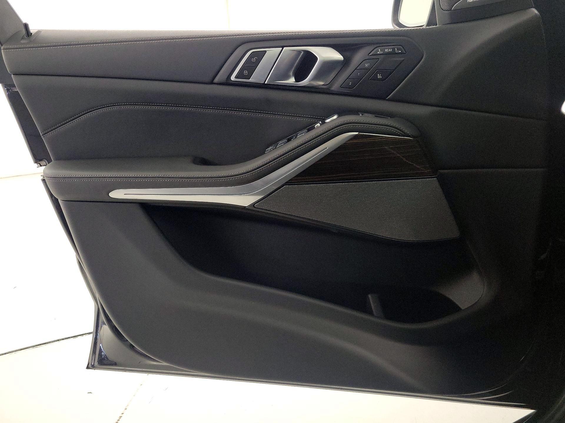 Thumbnail: 2025 BMW X7 - 12