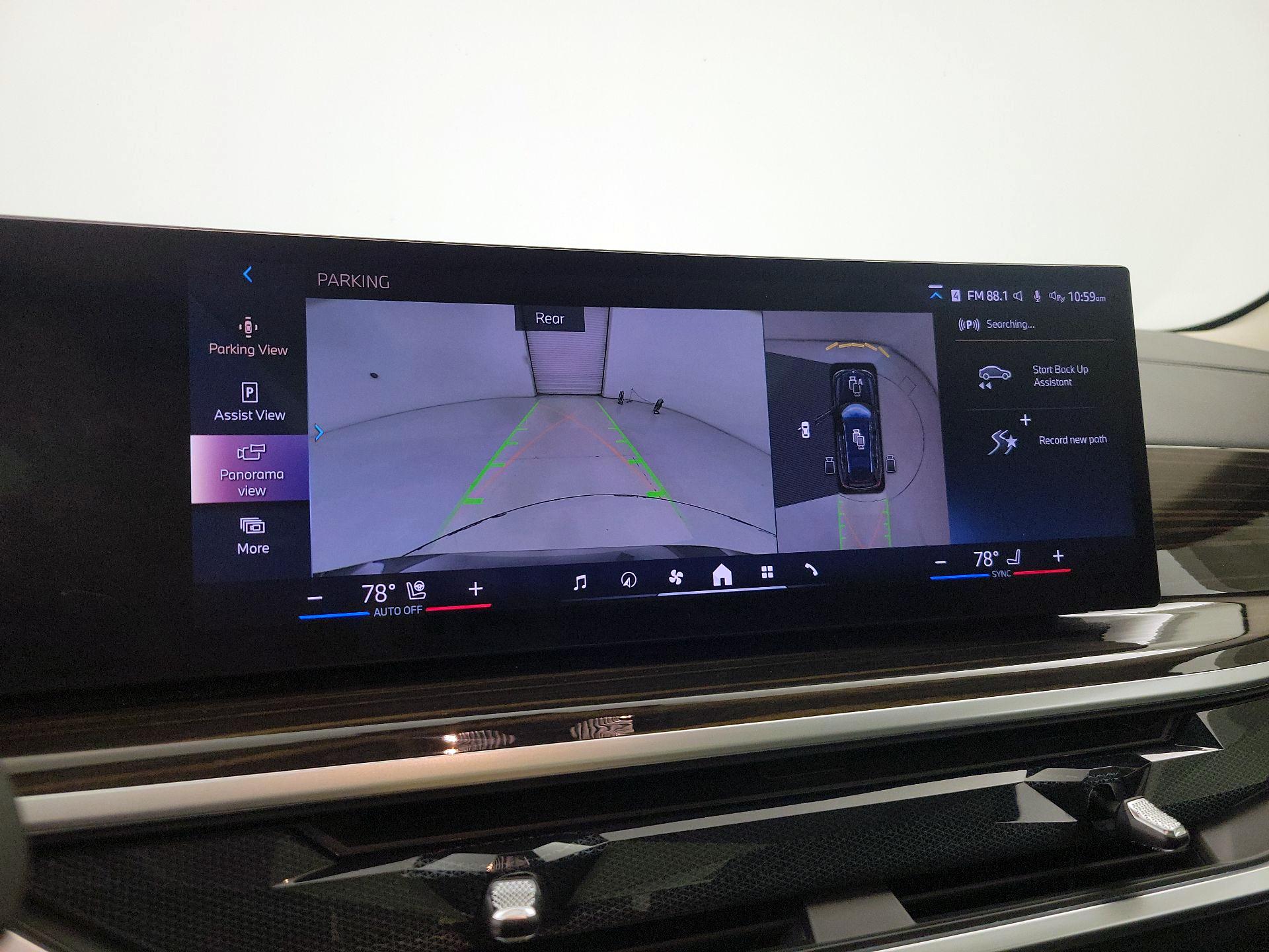 Thumbnail: 2025 BMW X7 - 14