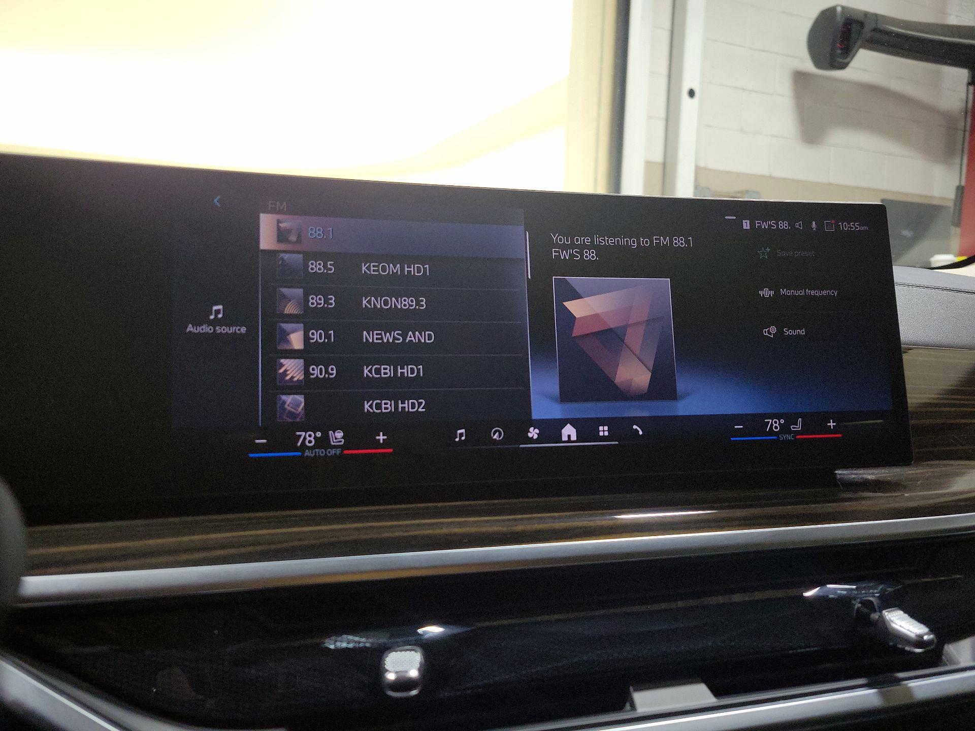 Thumbnail: 2025 BMW X7 - 15