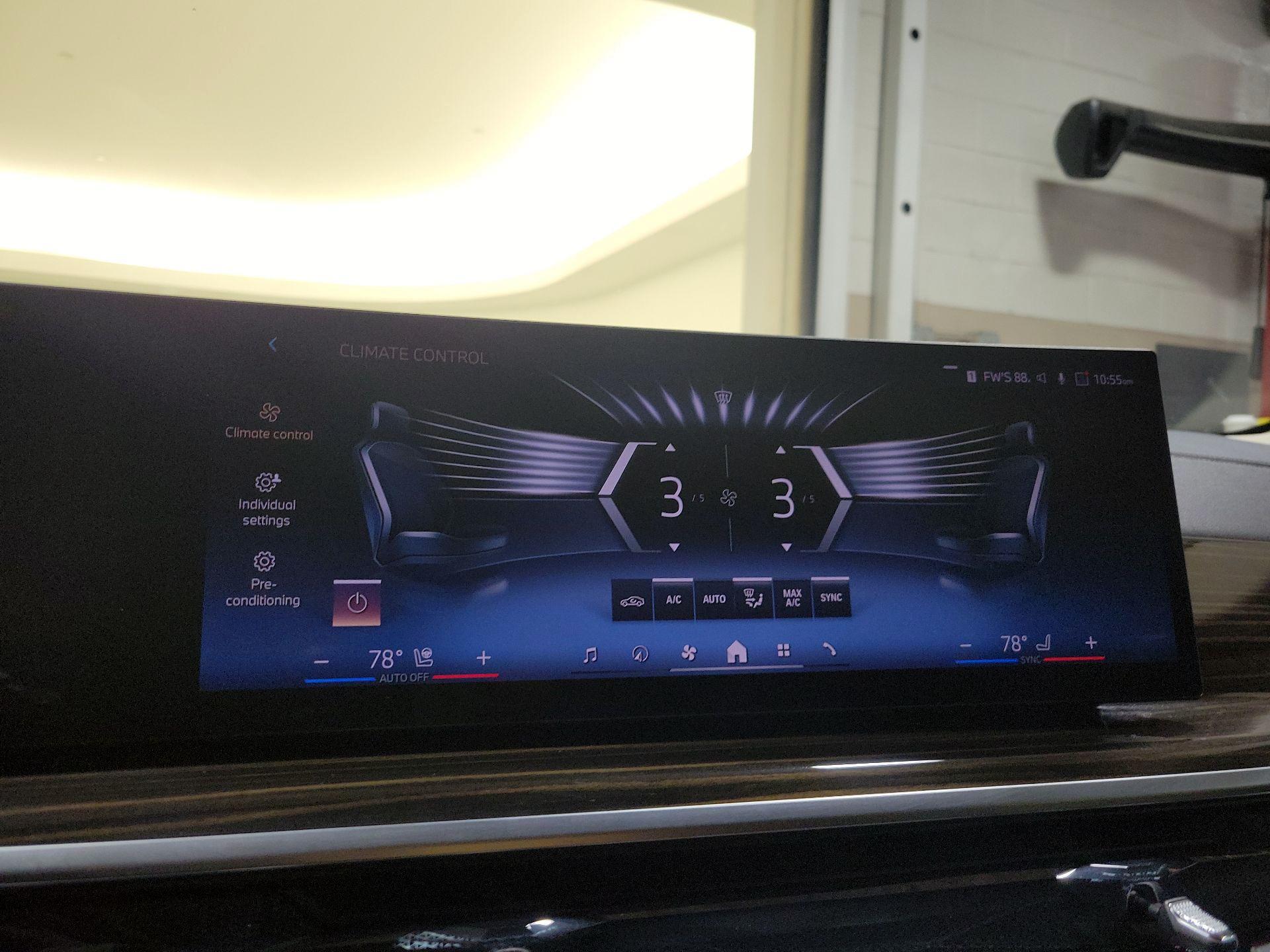 Thumbnail: 2025 BMW X7 - 16