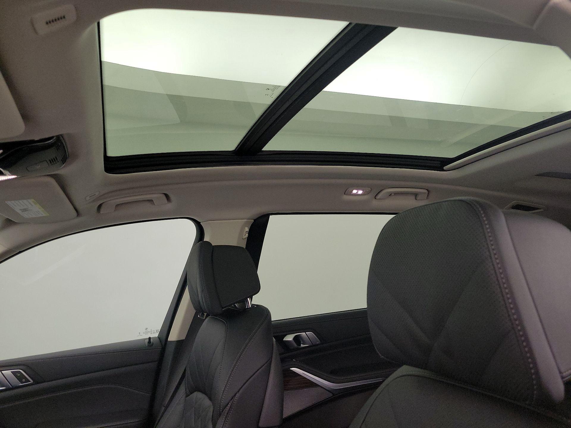 Thumbnail: 2025 BMW X7 - 18