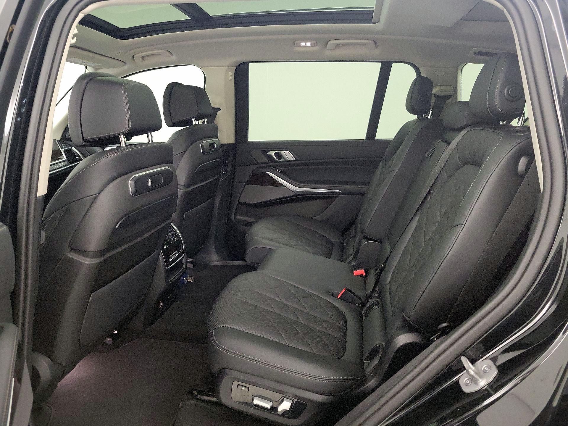 Thumbnail: 2025 BMW X7 - 19