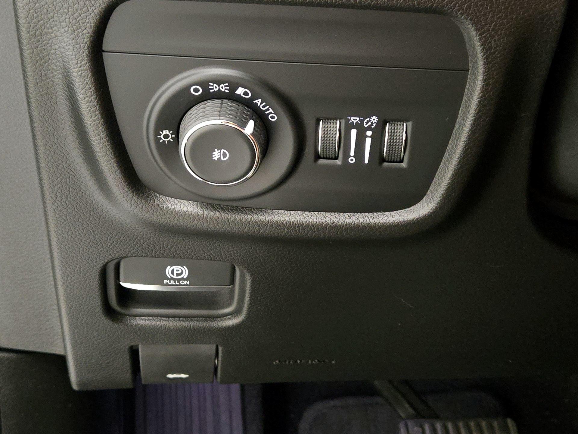 Thumbnail: 2022 Jeep Grand Cherokee - 13