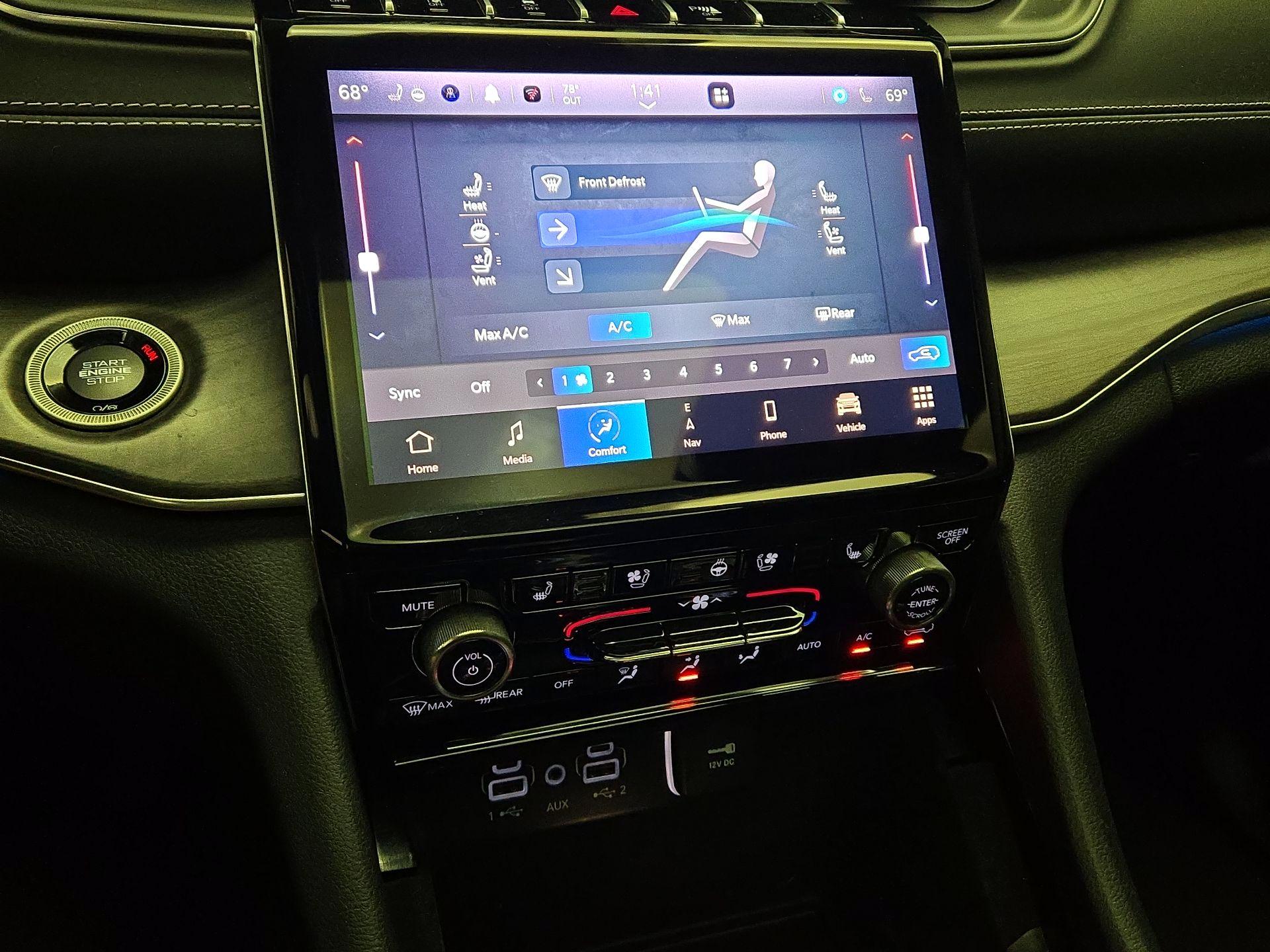 Thumbnail: 2022 Jeep Grand Cherokee - 17