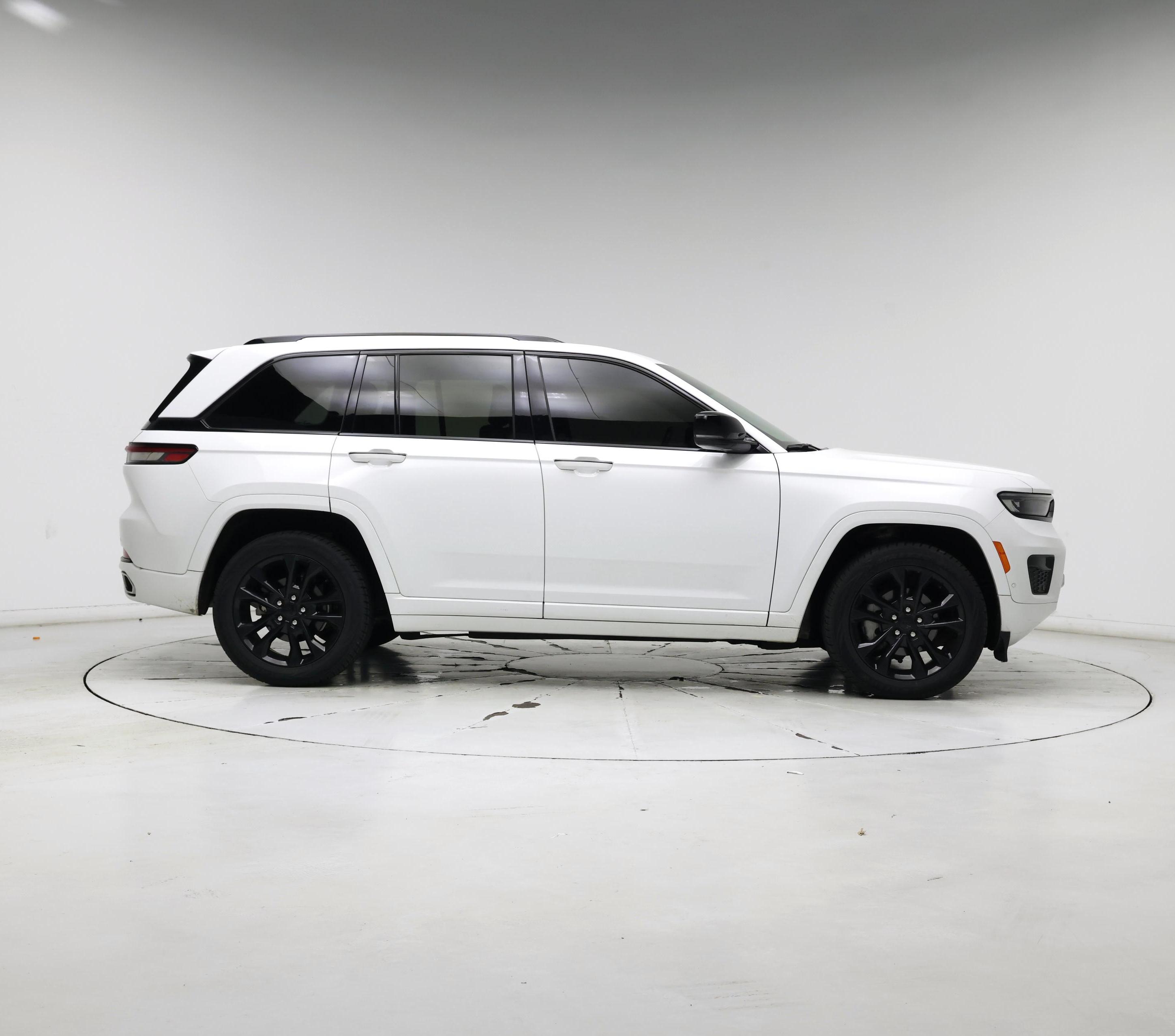 Thumbnail: 2022 Jeep Grand Cherokee - 7