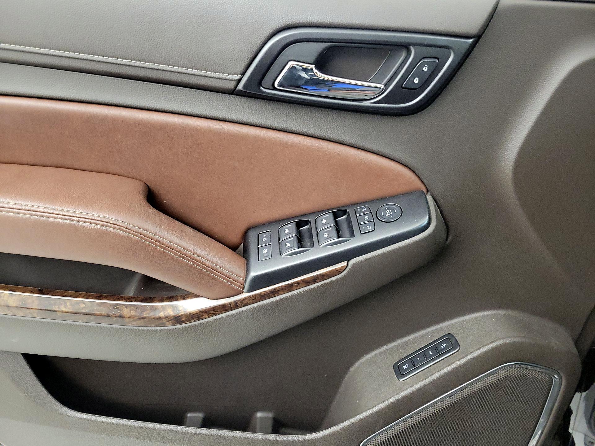 Thumbnail: 2016 Chevrolet Suburban - 12