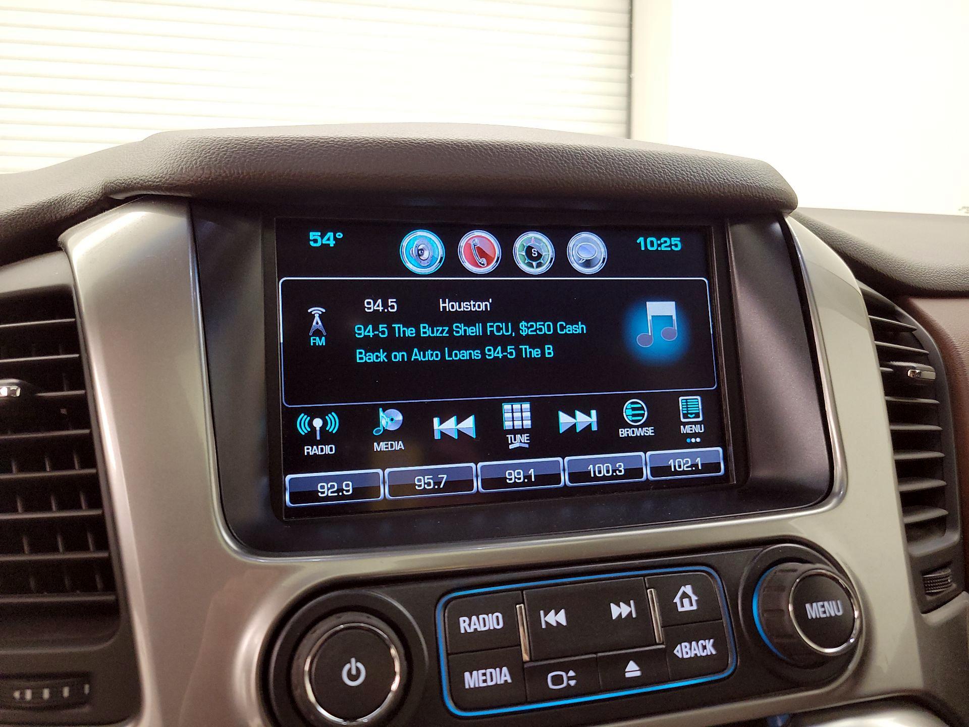 Thumbnail: 2016 Chevrolet Suburban - 16