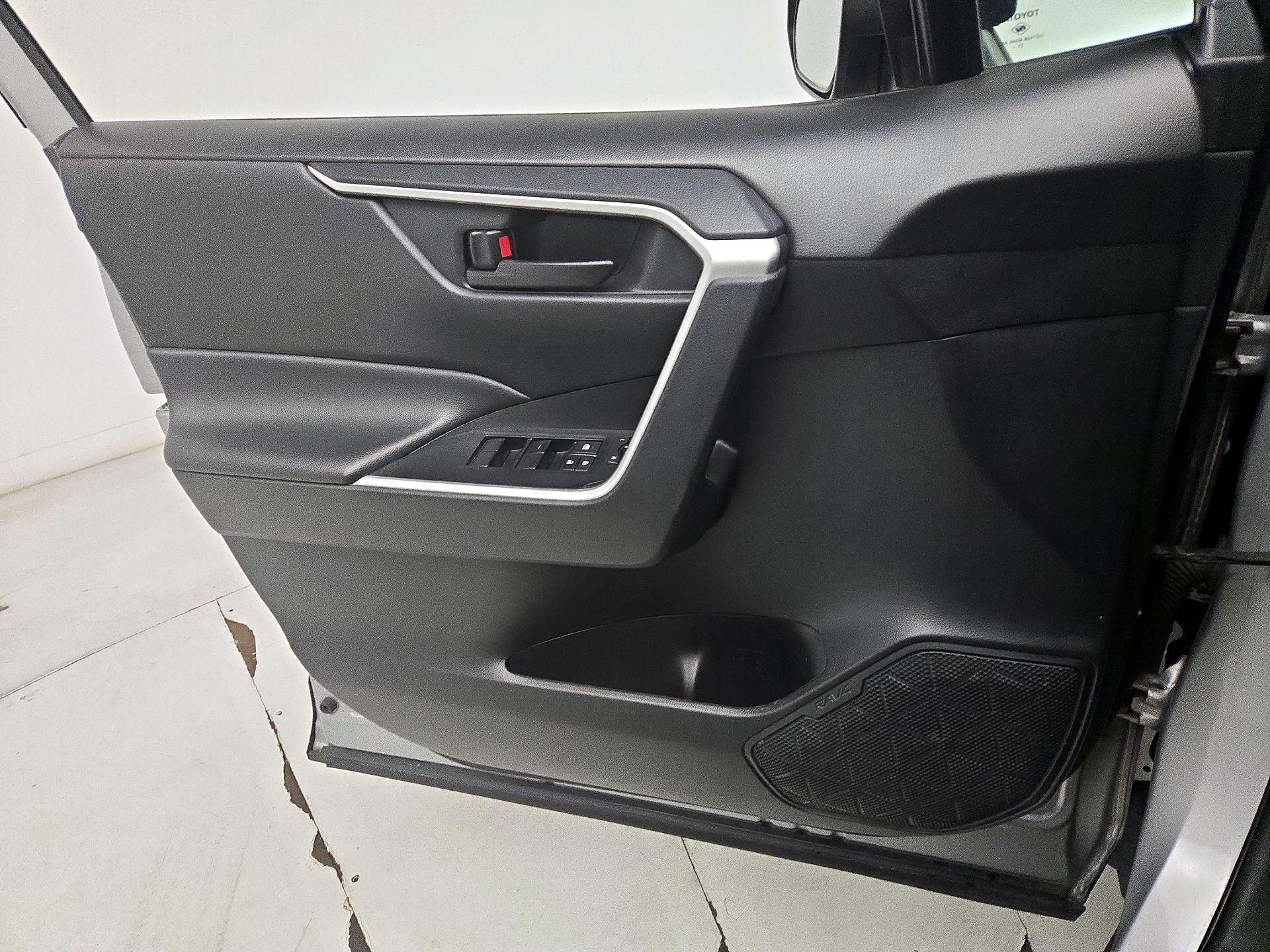 Thumbnail: 2022 Toyota RAV4 - 12