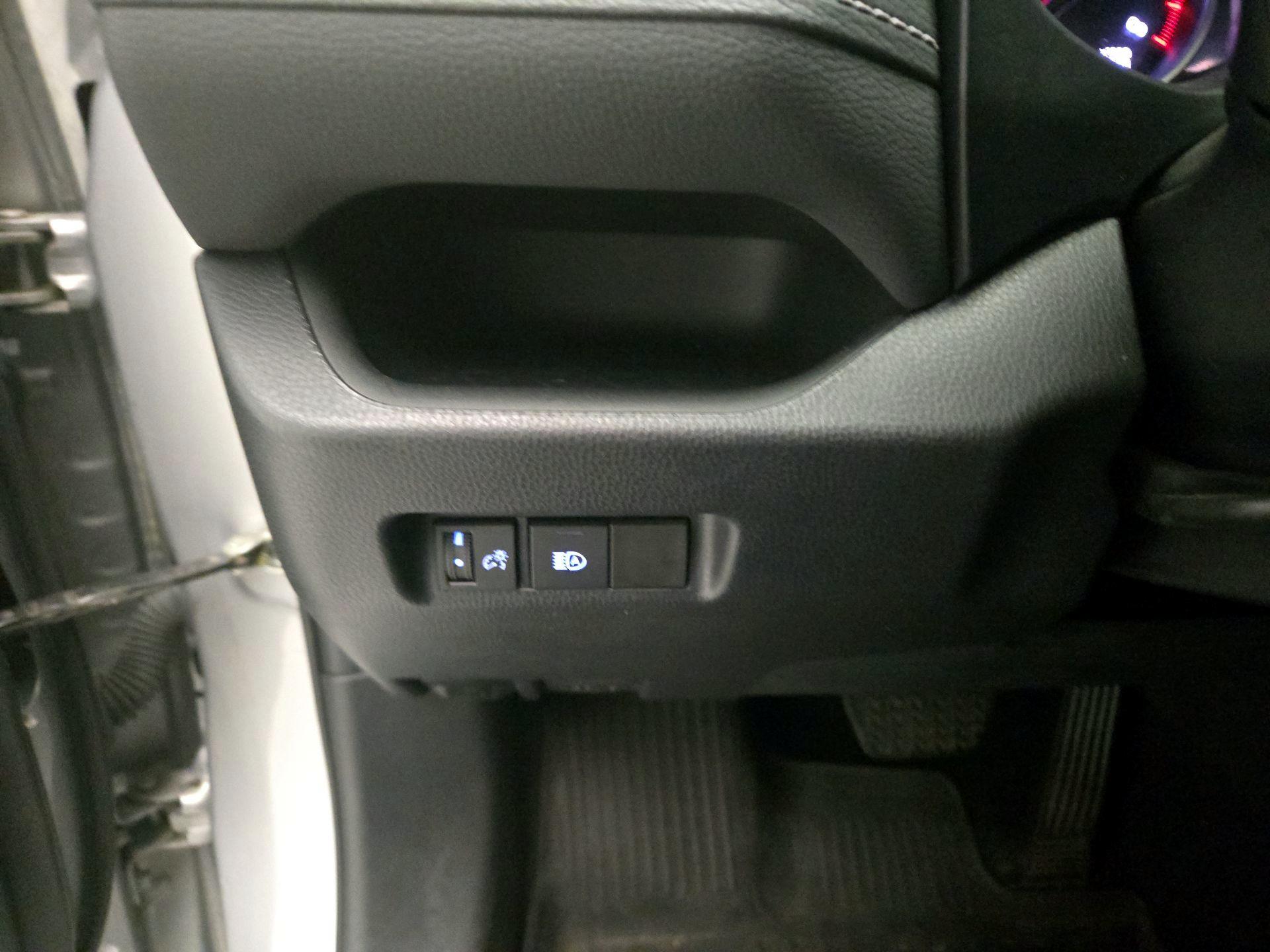 Thumbnail: 2022 Toyota RAV4 - 13