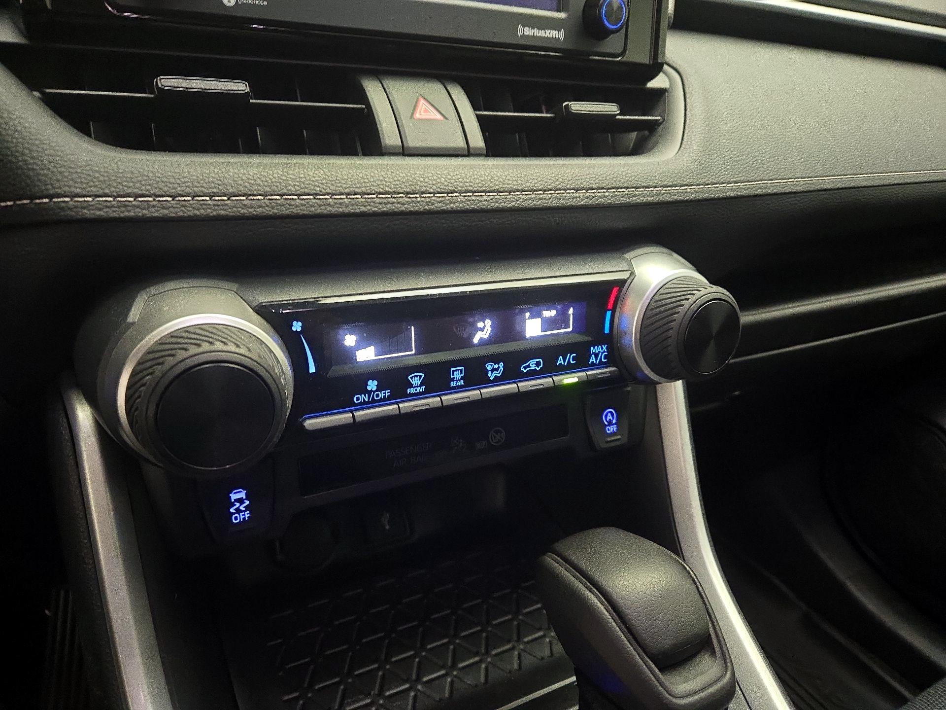 Thumbnail: 2022 Toyota RAV4 - 16