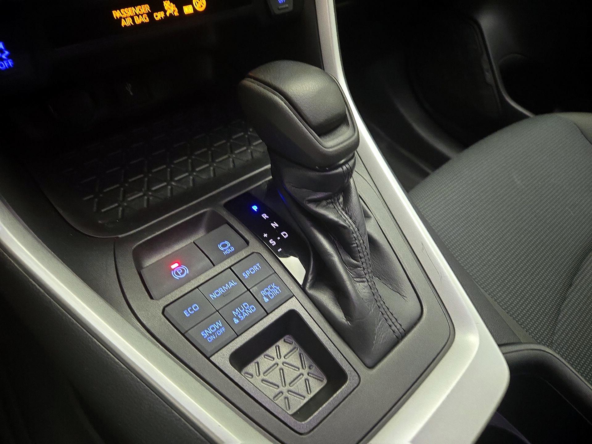 Thumbnail: 2022 Toyota RAV4 - 17