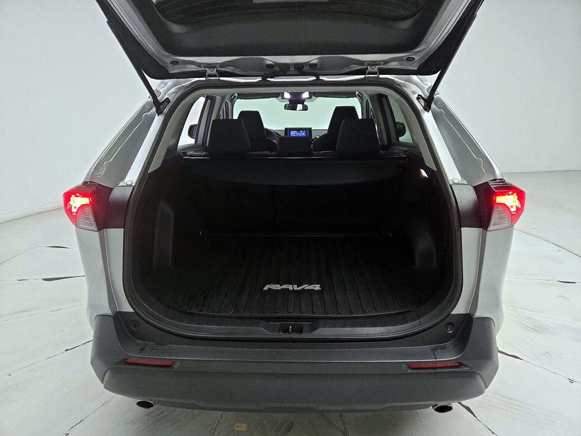 Thumbnail: 2022 Toyota RAV4 - 19