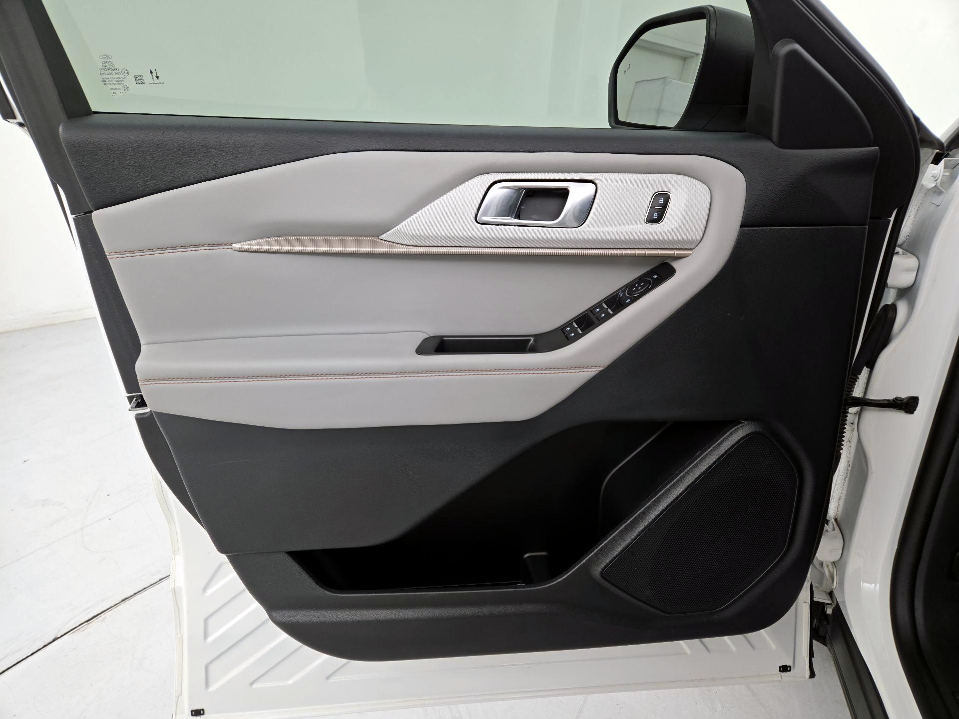 Thumbnail: 2025 Ford Explorer - 12