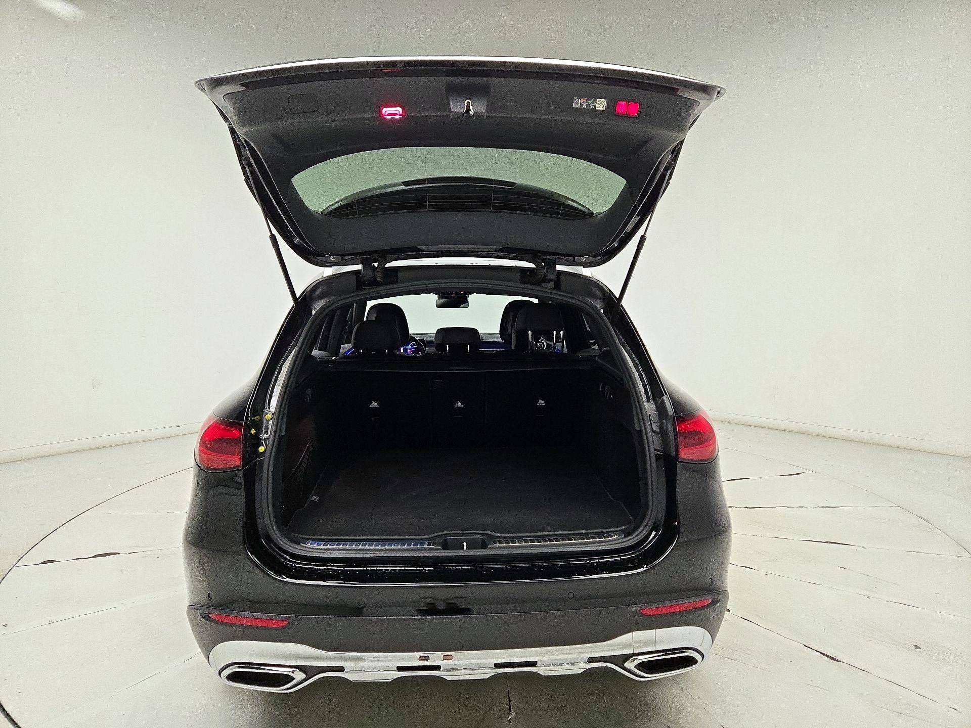 Thumbnail: 2024 Mercedes-Benz GLC - 19