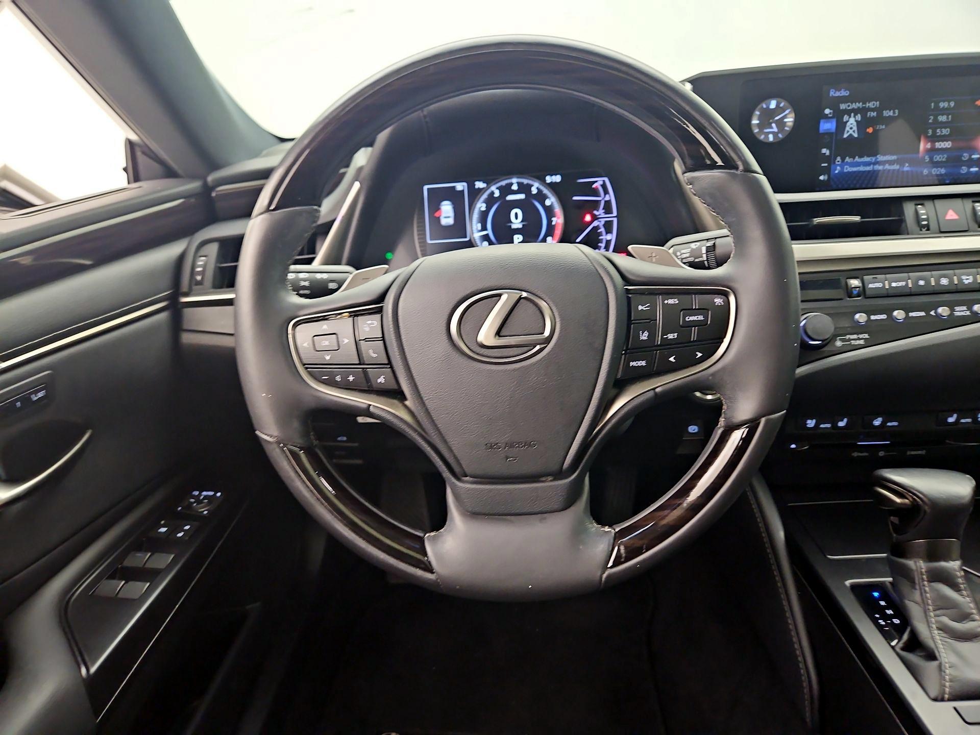 Thumbnail: 2020 Lexus ES - 10