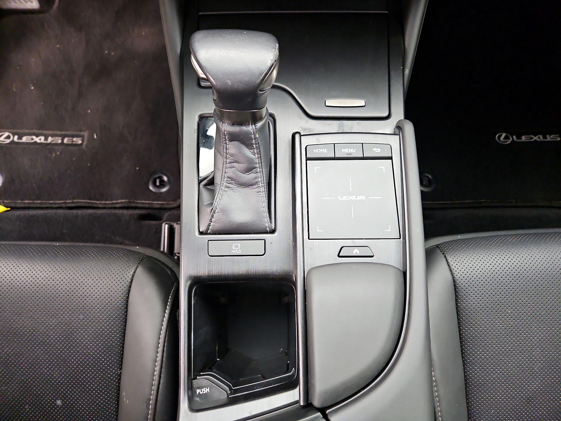 Thumbnail: 2020 Lexus ES - 17