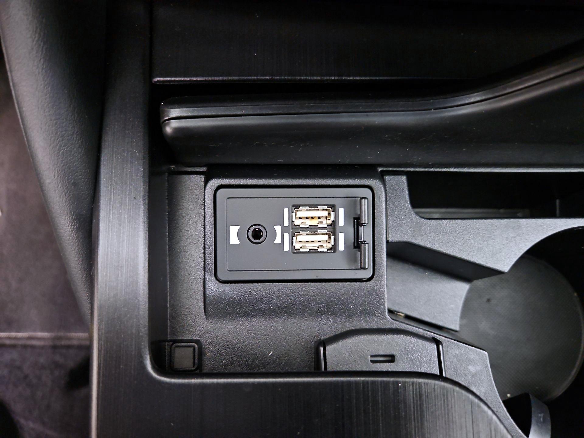 Thumbnail: 2020 Lexus ES - 18